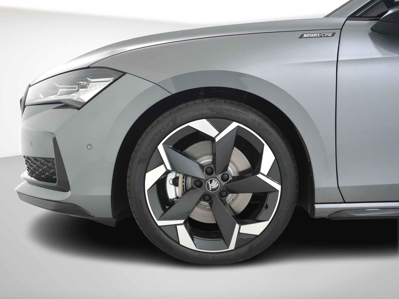 SKODA Superb 2.0 TDI Sportline 4x4 DSG-image-9