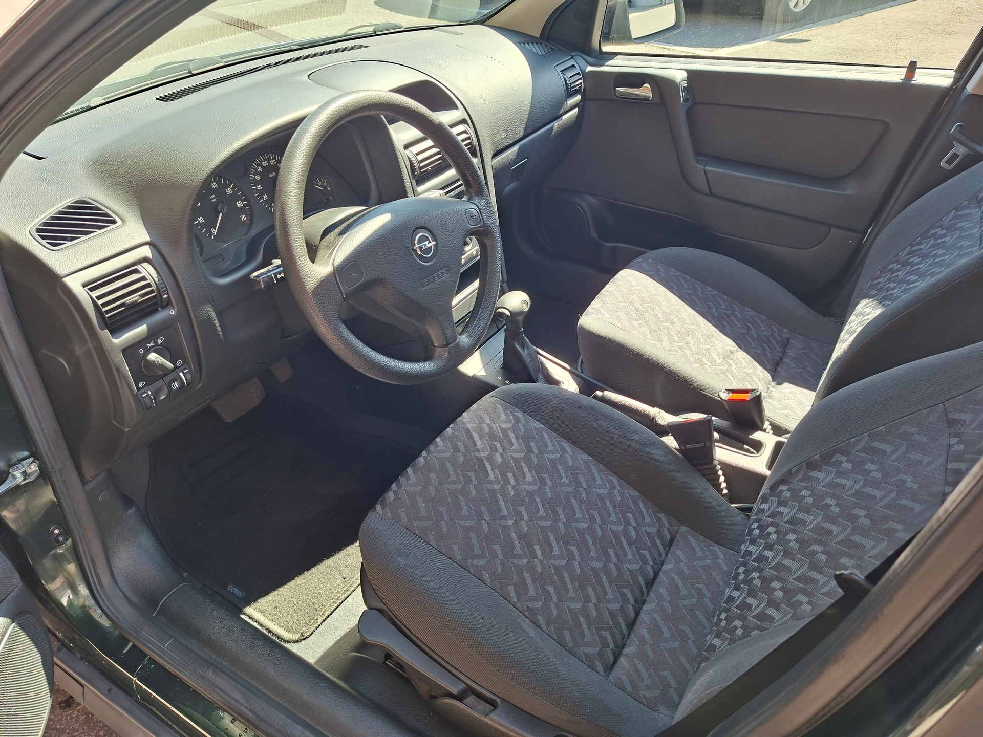 OPEL Astra 1.6i 16V Comfort-image-9