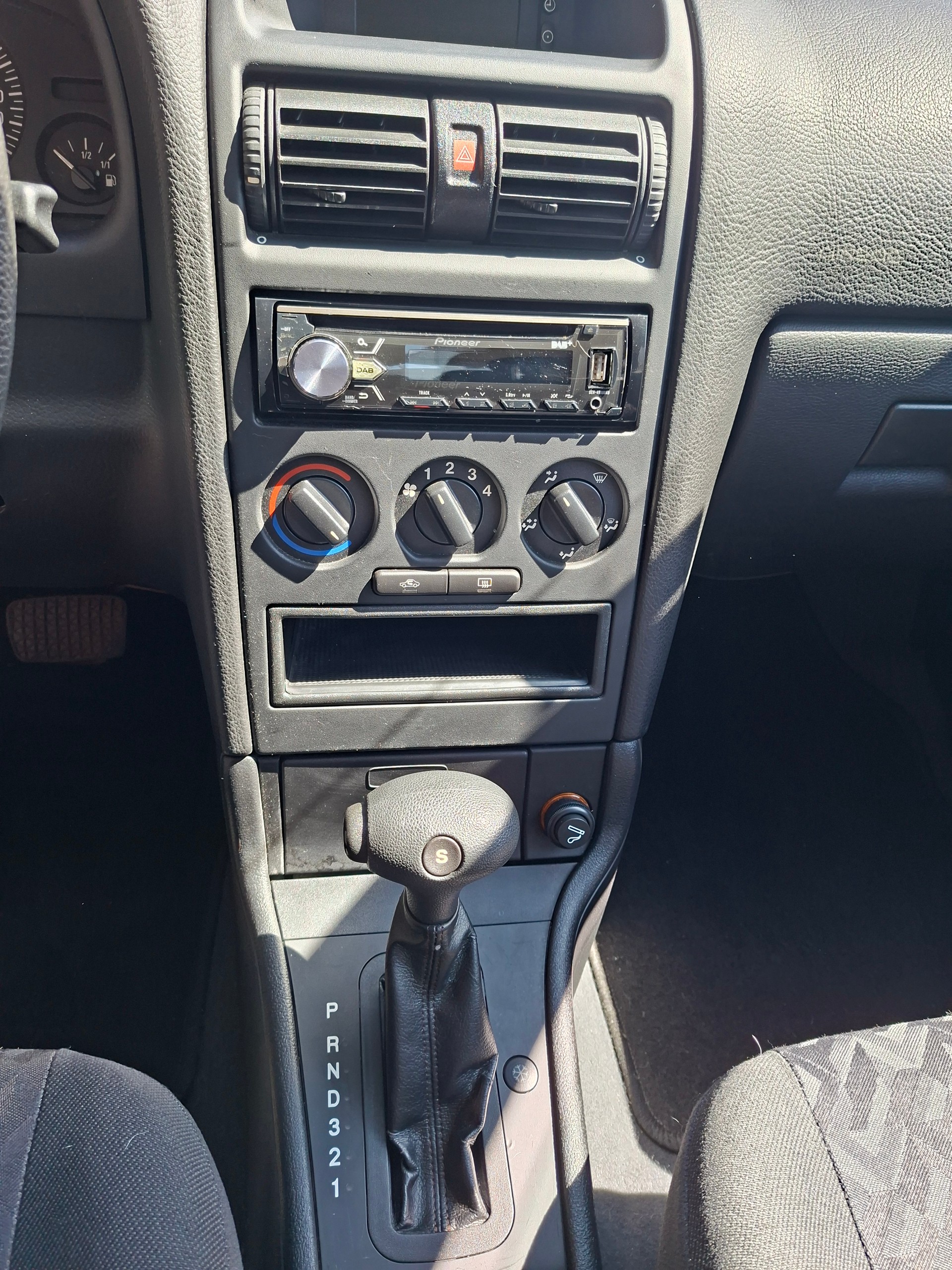 OPEL Astra 1.6i 16V Comfort-image-10
