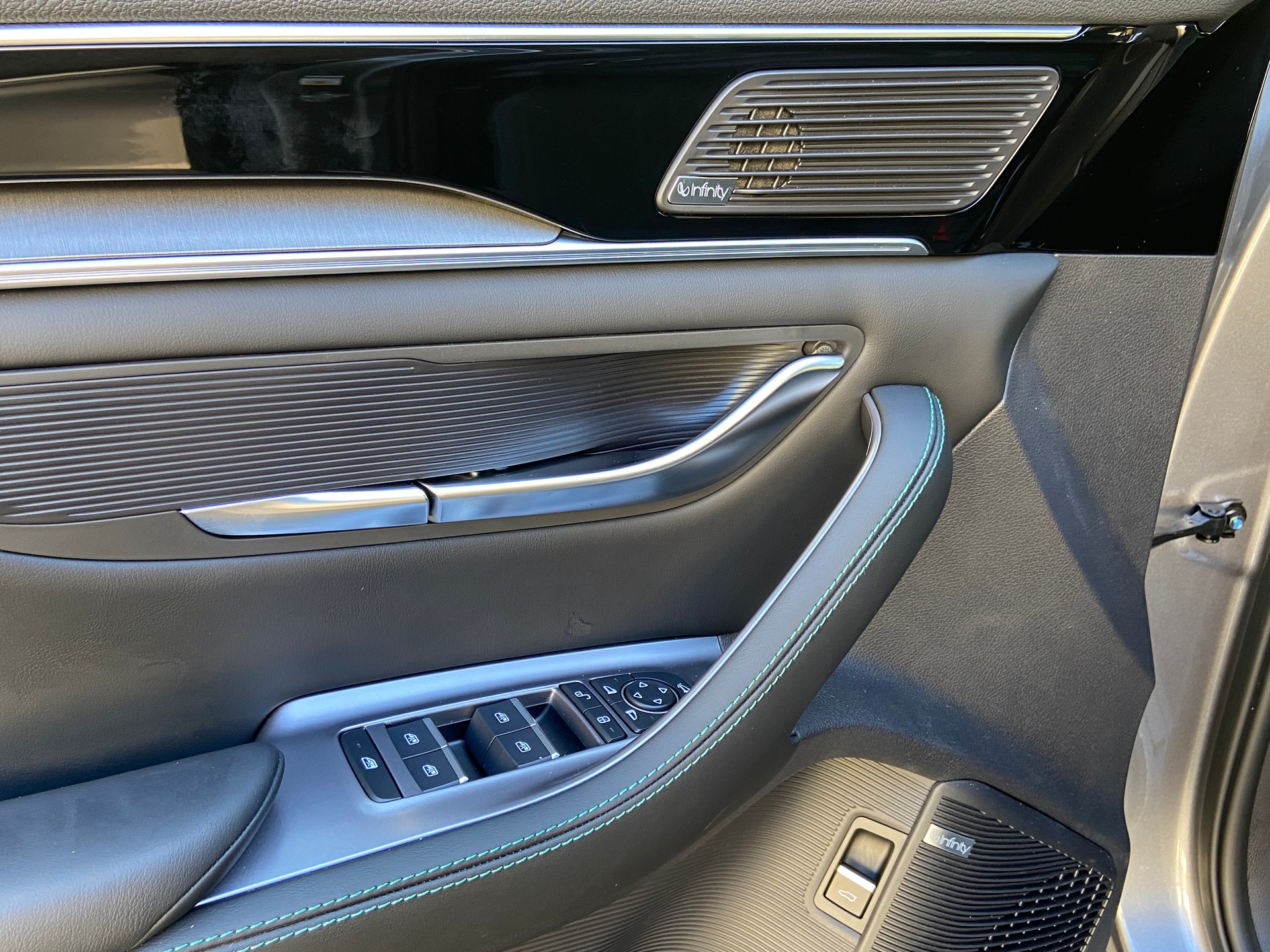 BYD Seal U DM-i Design AWD-image-9