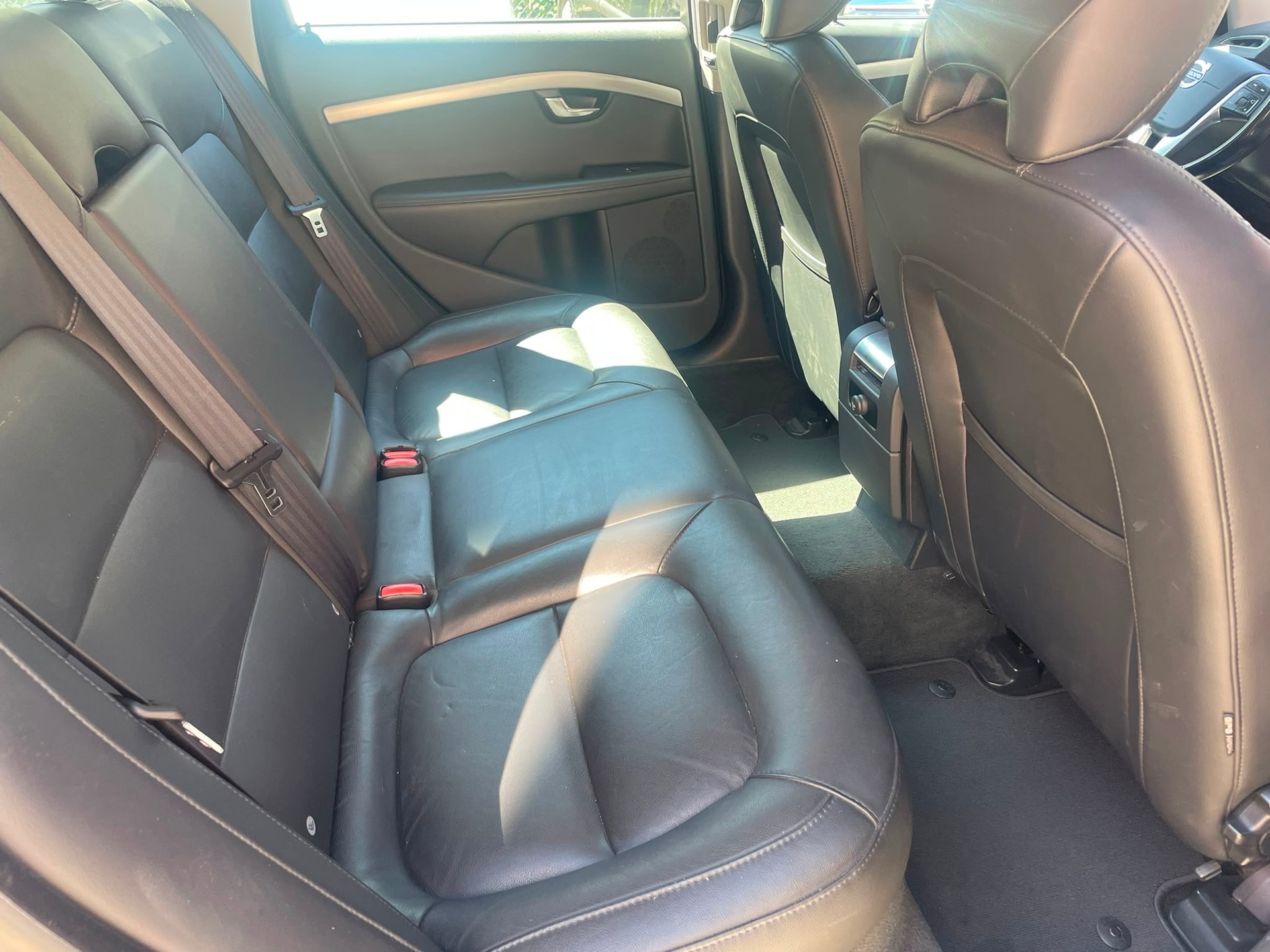 VOLVO V70-image-7