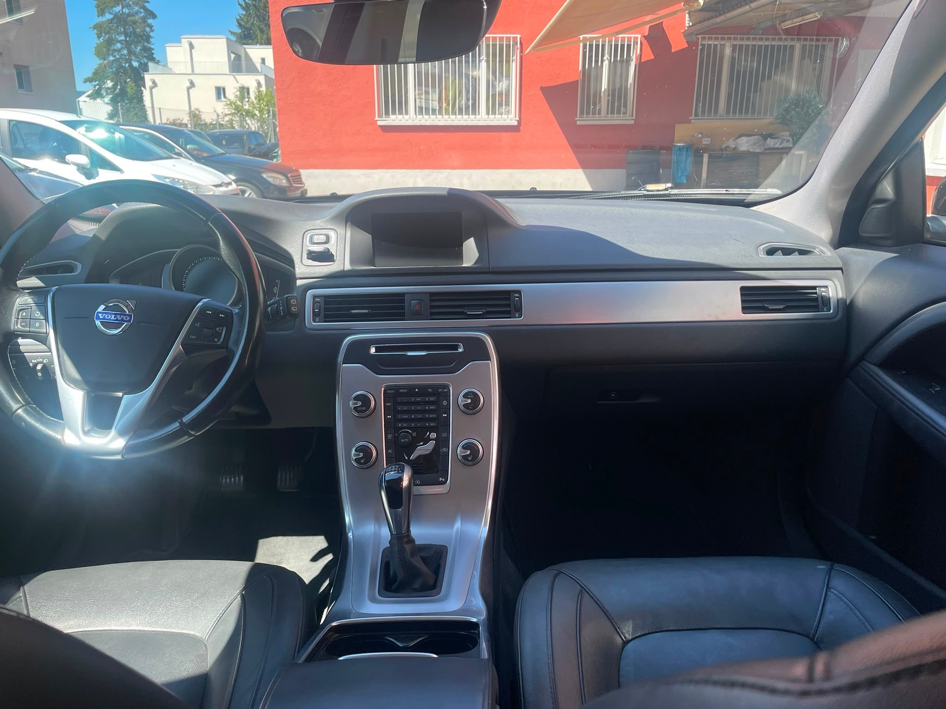 VOLVO V70-image-8