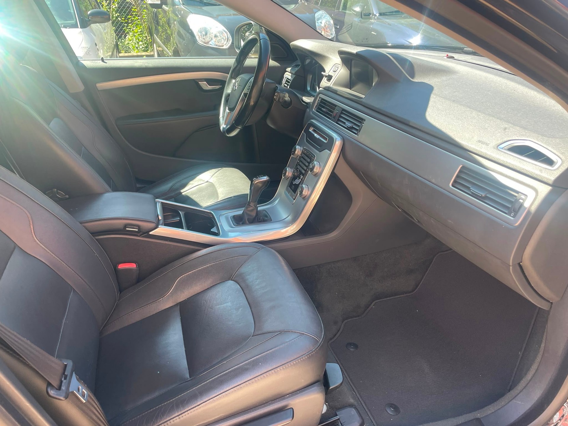 VOLVO V70-image-6