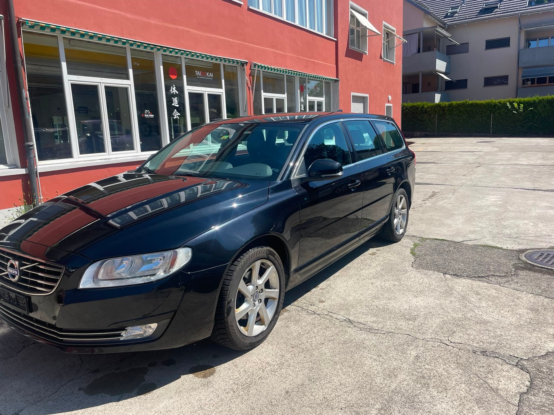 VOLVO V70-showroom-element-3