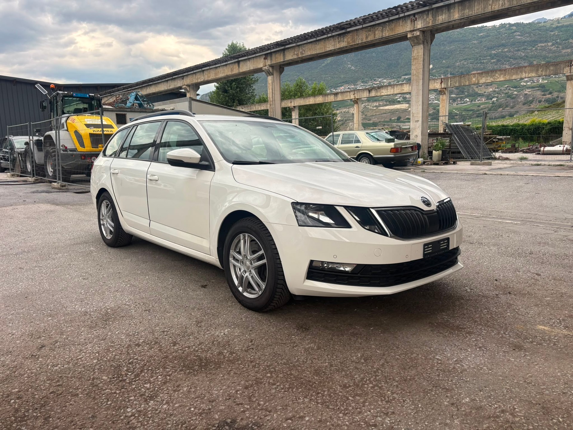 SKODA Octavia Combi 2.0 TDI Clever 4x4-image-1