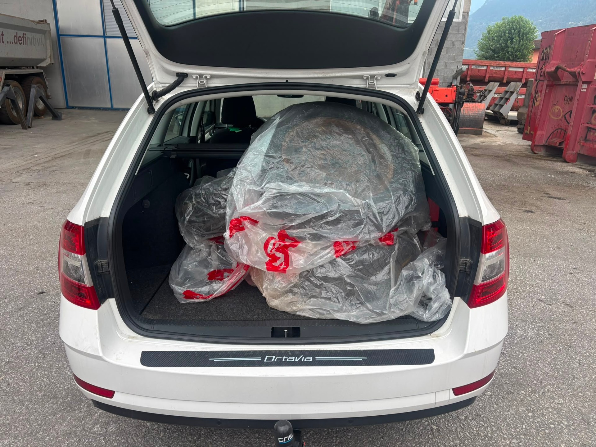 SKODA Octavia Combi 2.0 TDI Clever 4x4-image-10