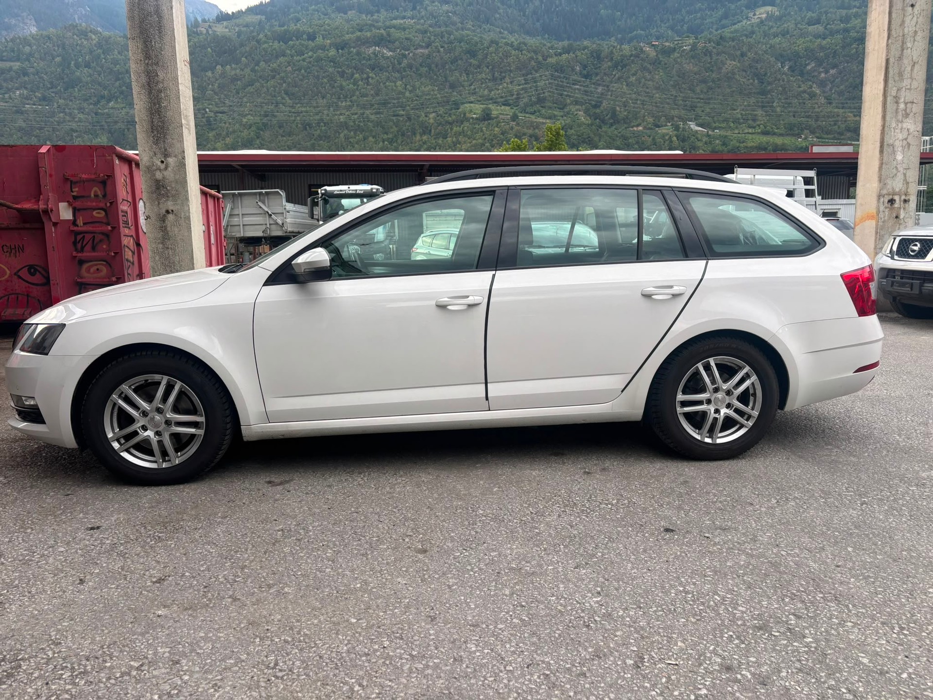 SKODA Octavia Combi 2.0 TDI Clever 4x4-image-4