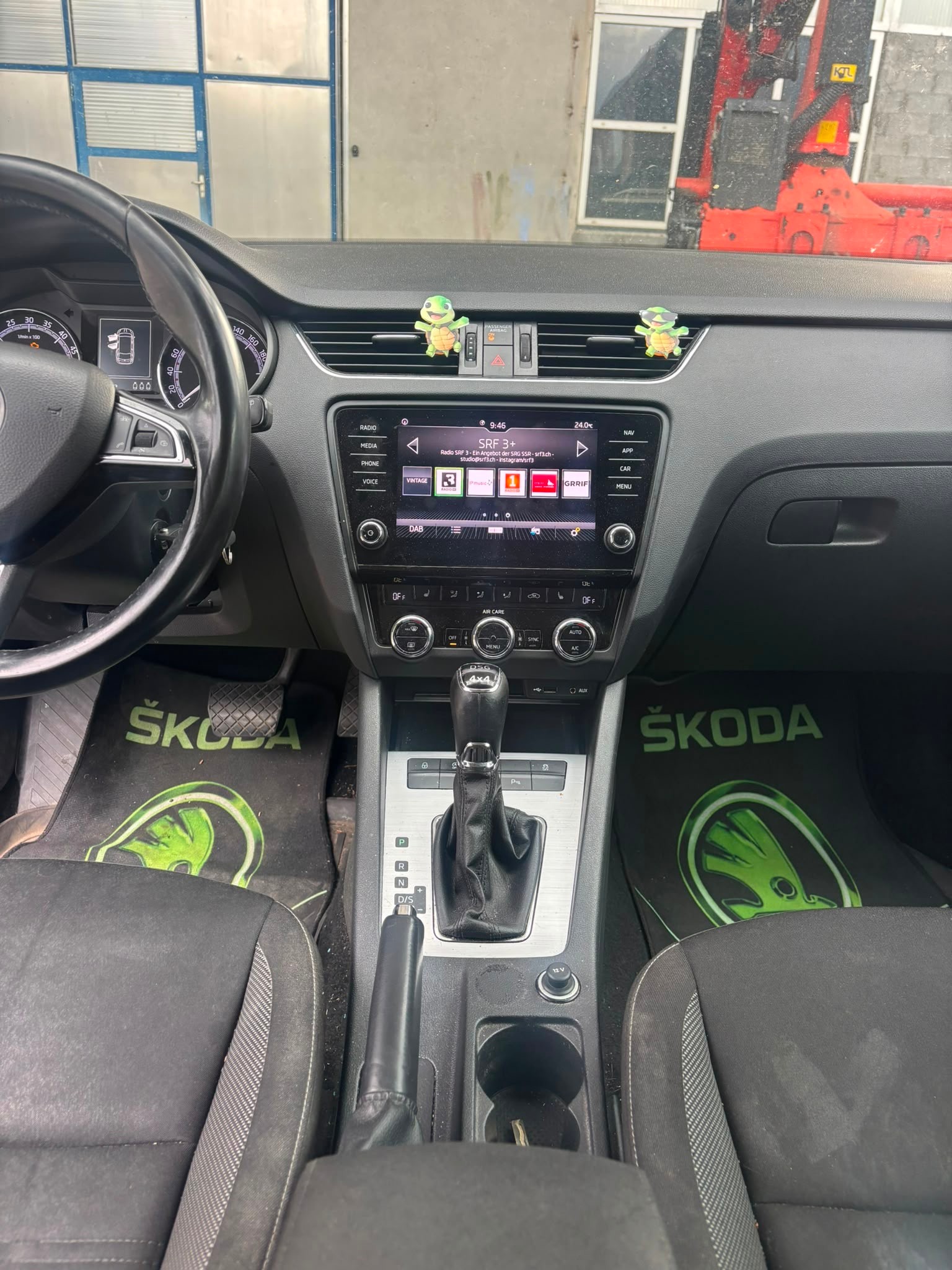 SKODA Octavia Combi 2.0 TDI Clever 4x4-image-5