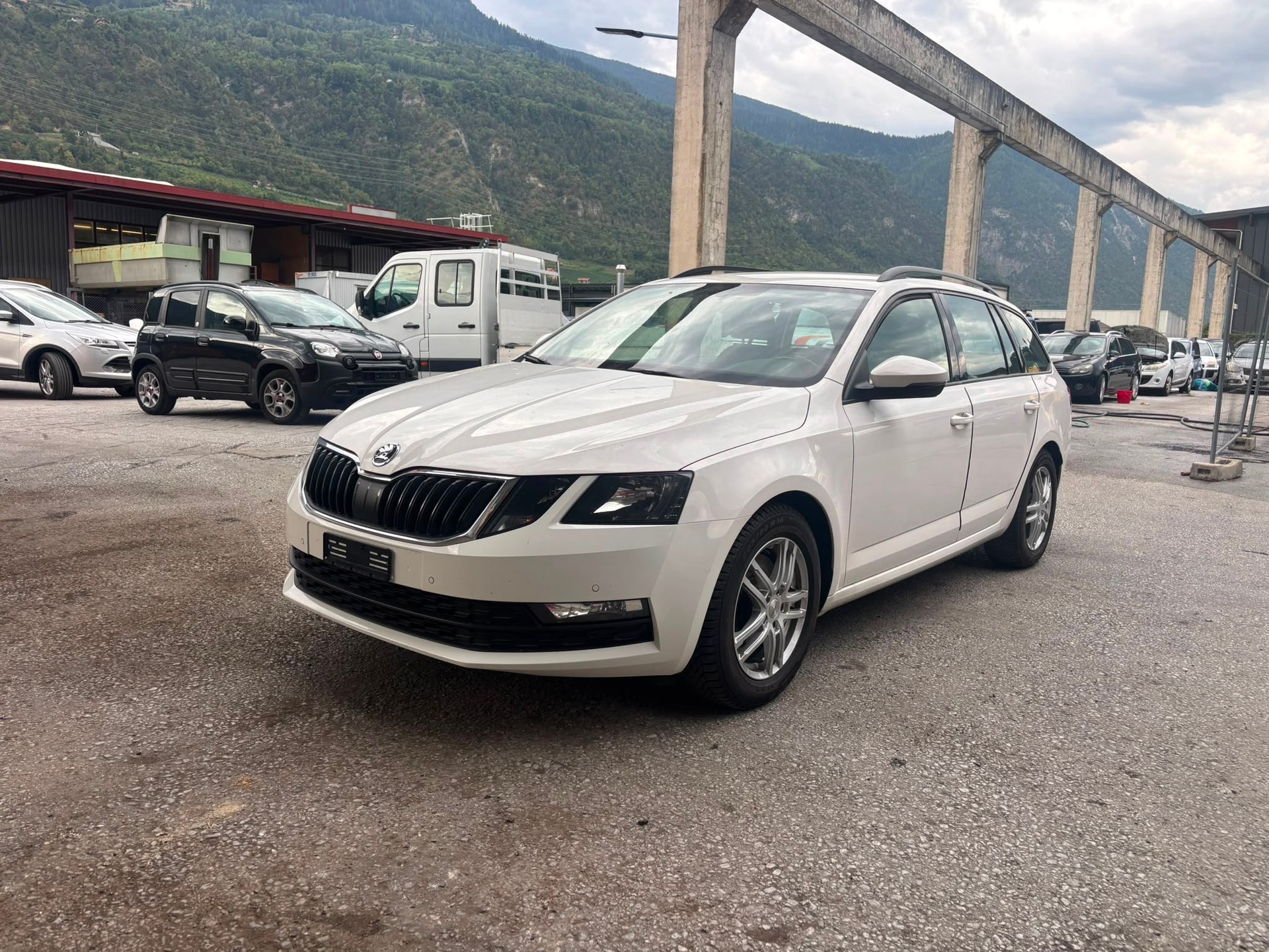 SKODA Octavia Combi 2.0 TDI Clever 4x4-image-2