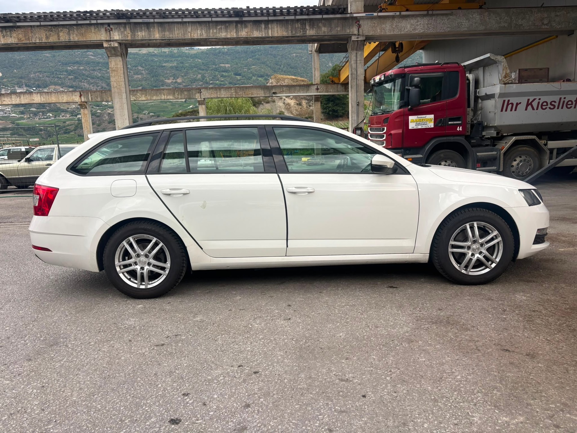 SKODA Octavia Combi 2.0 TDI Clever 4x4-image-3