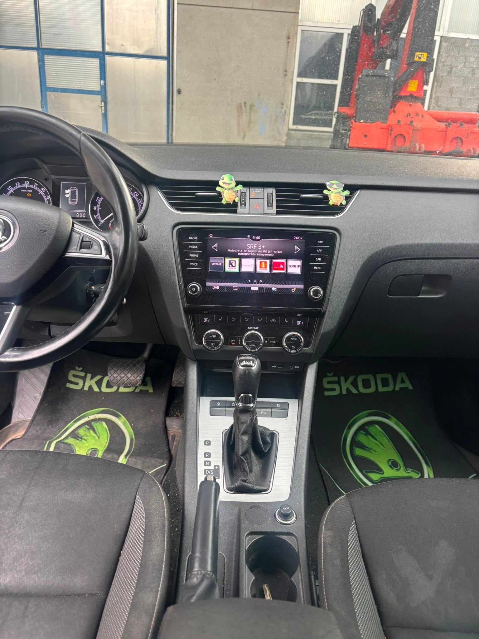 SKODA Octavia Combi 2.0 TDI Clever 4x4-image-6