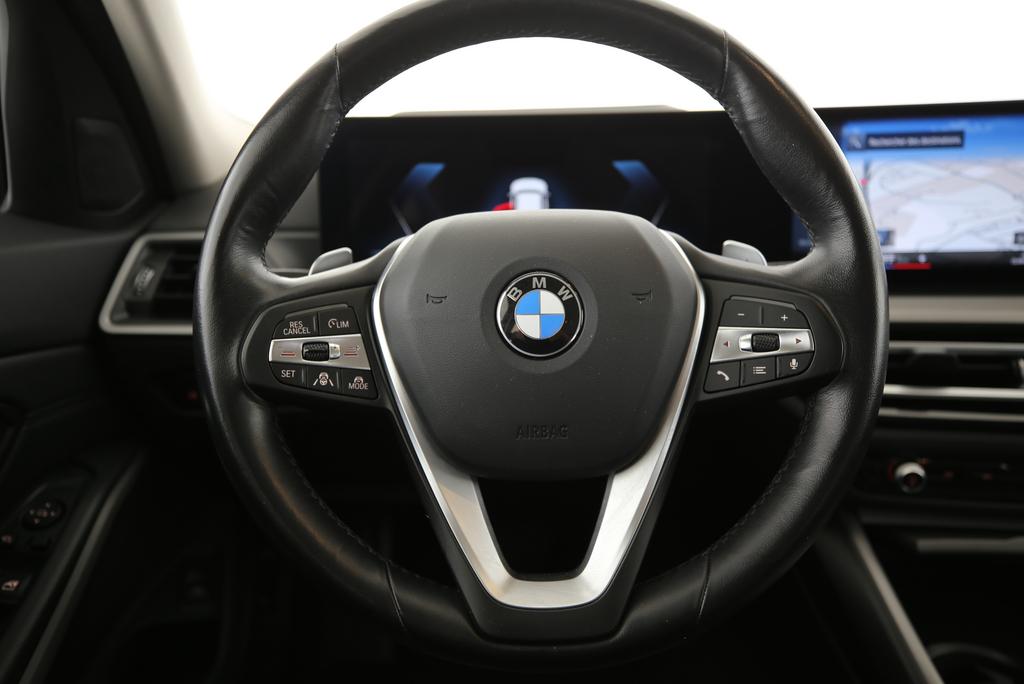 BMW 320d xDrive Touring-image-8