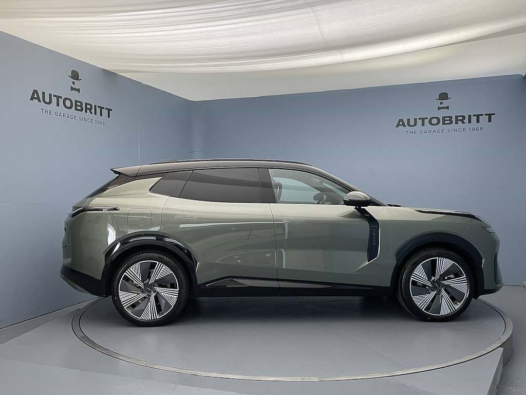LYNK & CO 08 1.5 PHEV More-showroom-element-3