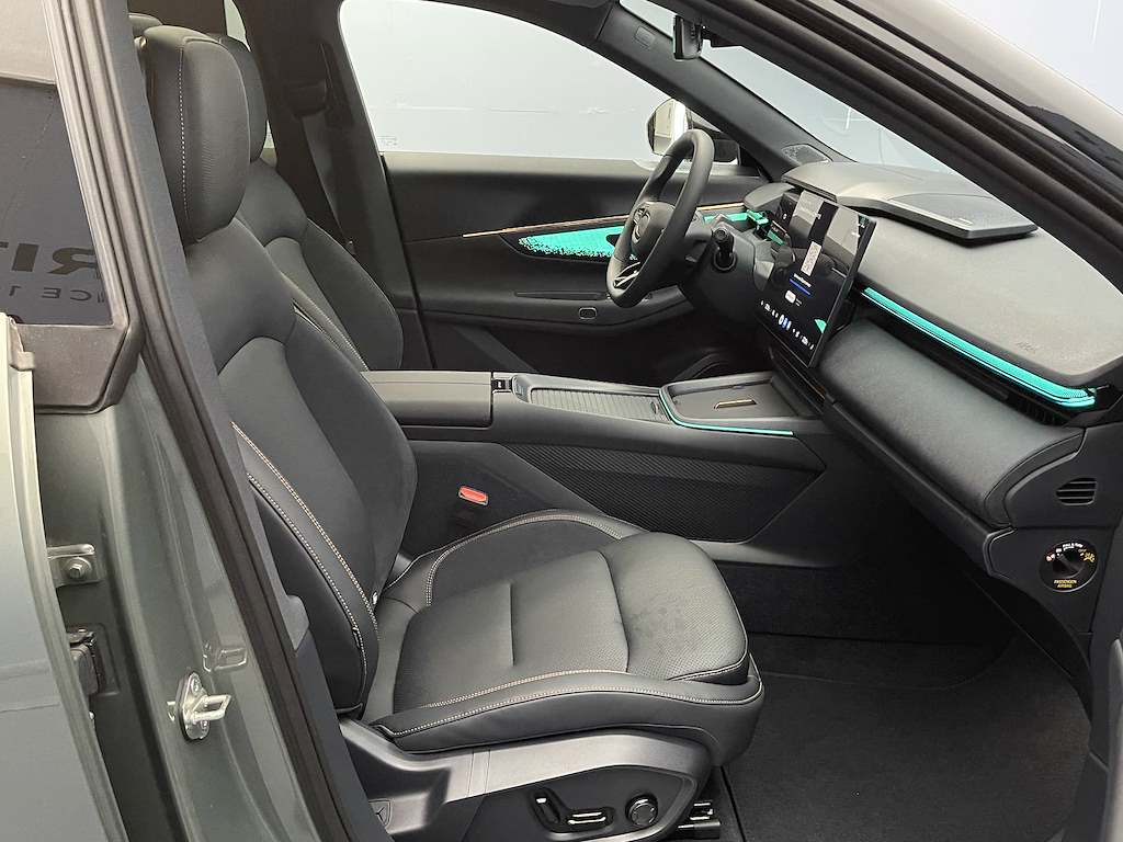 LYNK & CO 08 1.5 PHEV More-image-11