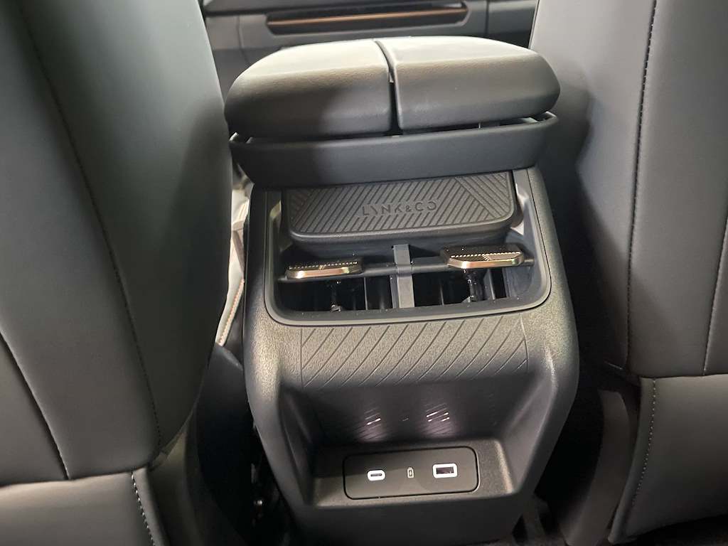 LYNK & CO 08 1.5 PHEV More-image-9