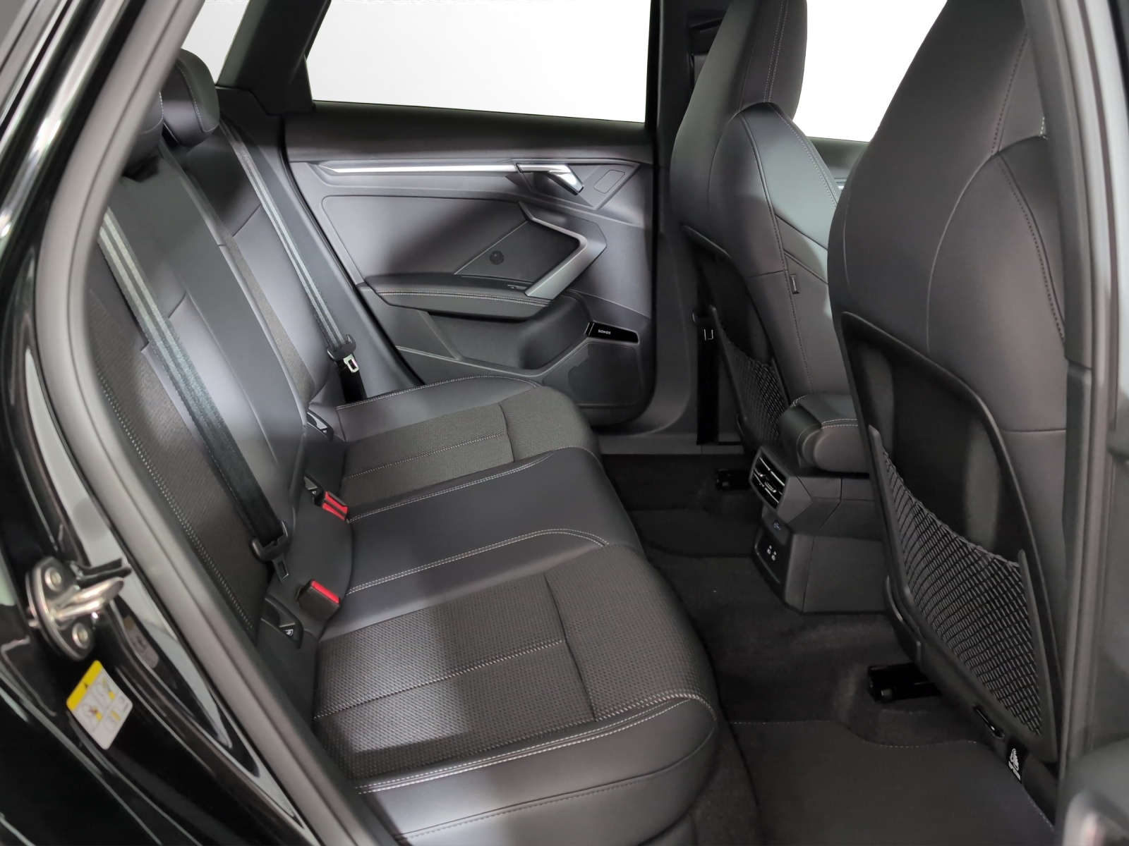 AUDI A3 Sportback TFSI e 200 kW S line Attraction S tronic-image-8