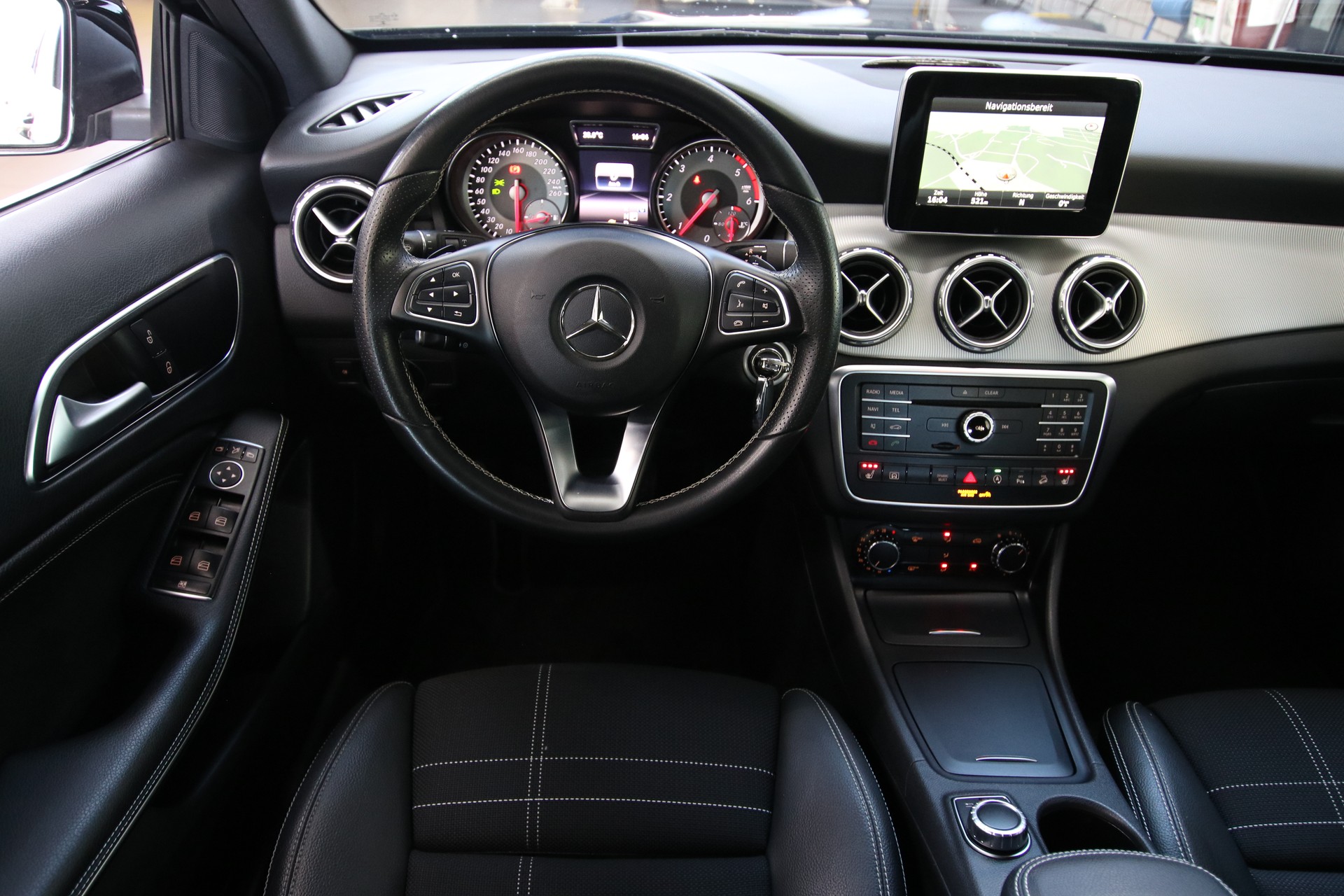 MERCEDES-BENZ GLA 200 CDI Swiss Star Edition Urban 4Matic 7G-DCT-image-10