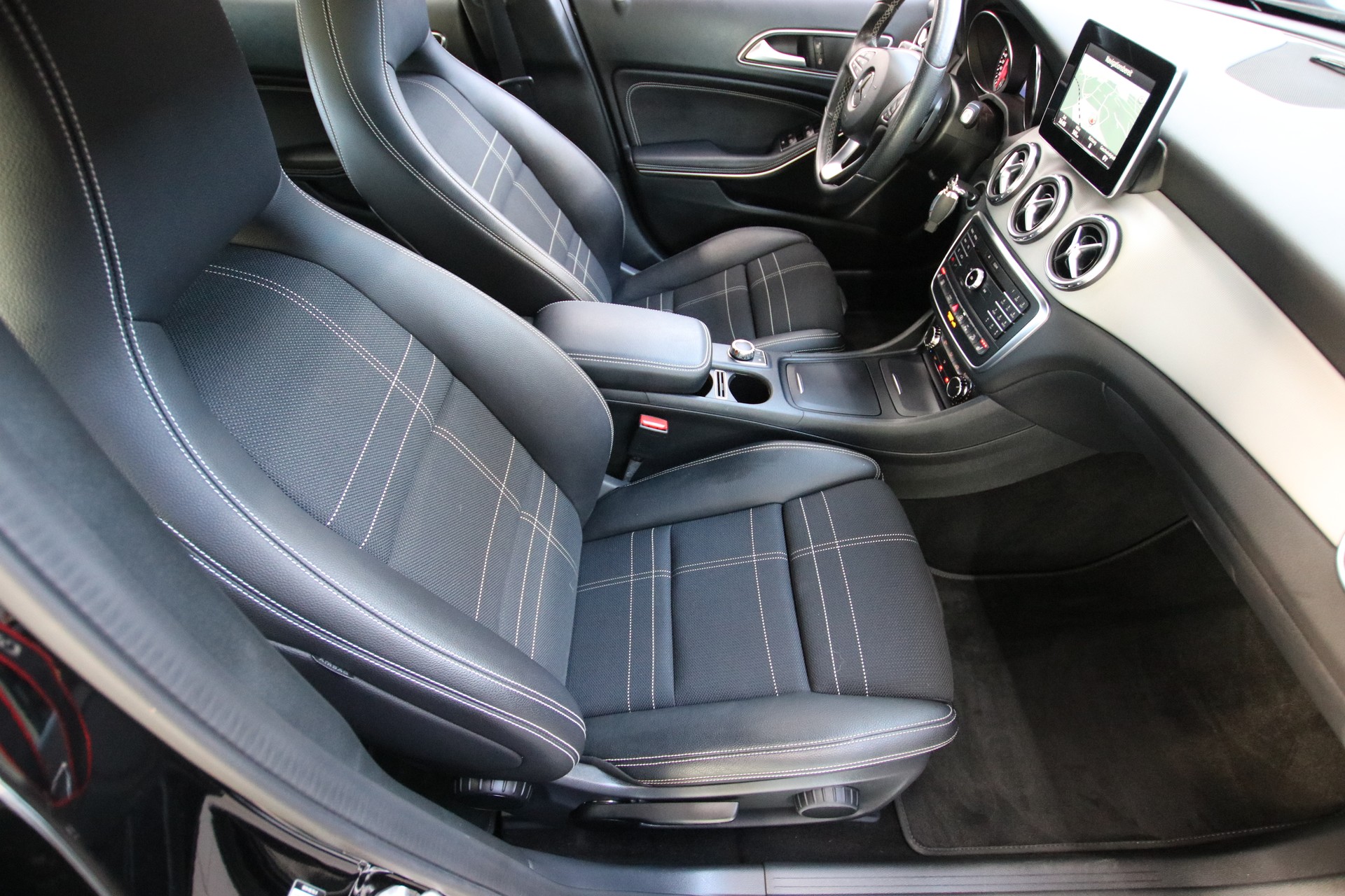 MERCEDES-BENZ GLA 200 CDI Swiss Star Edition Urban 4Matic 7G-DCT-image-12