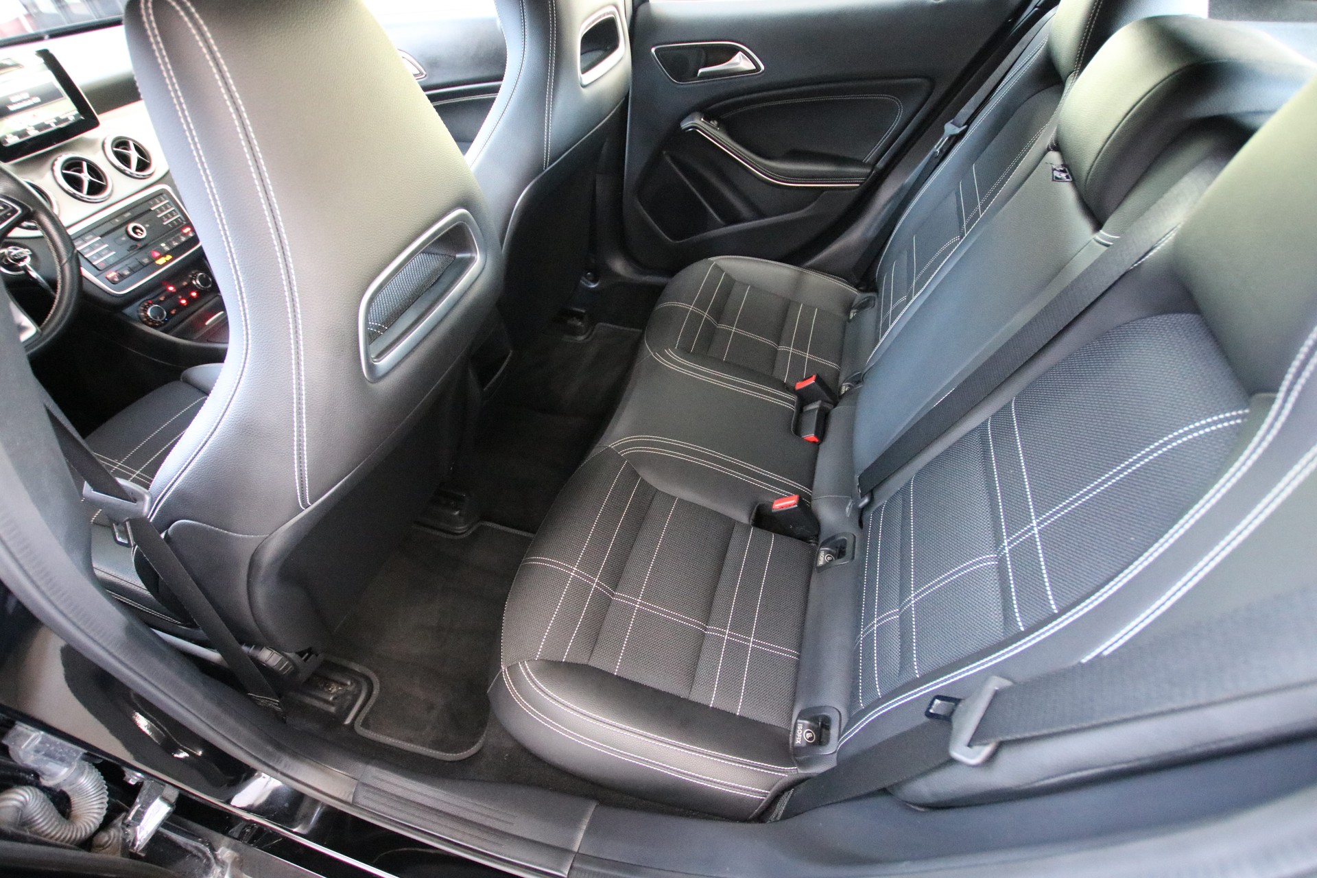 MERCEDES-BENZ GLA 200 CDI Swiss Star Edition Urban 4Matic 7G-DCT-image-13