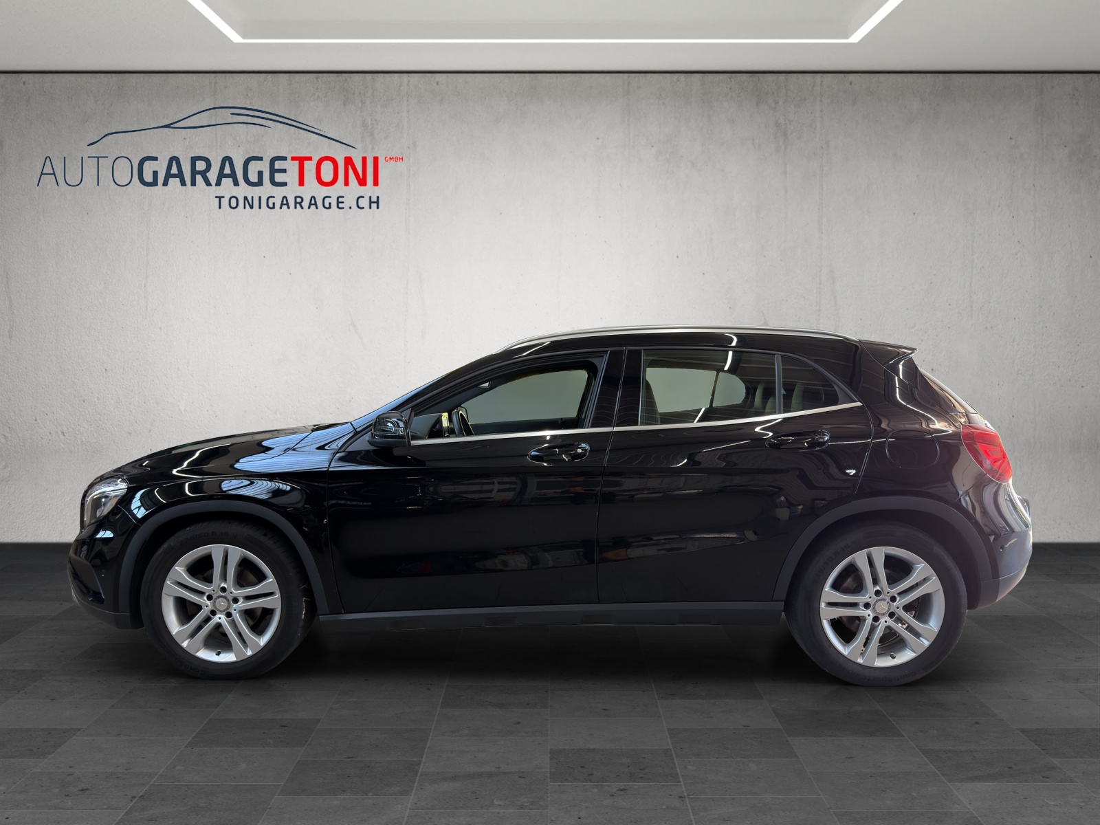 MERCEDES-BENZ GLA 200 CDI Swiss Star Edition Urban 4Matic 7G-DCT-image-3