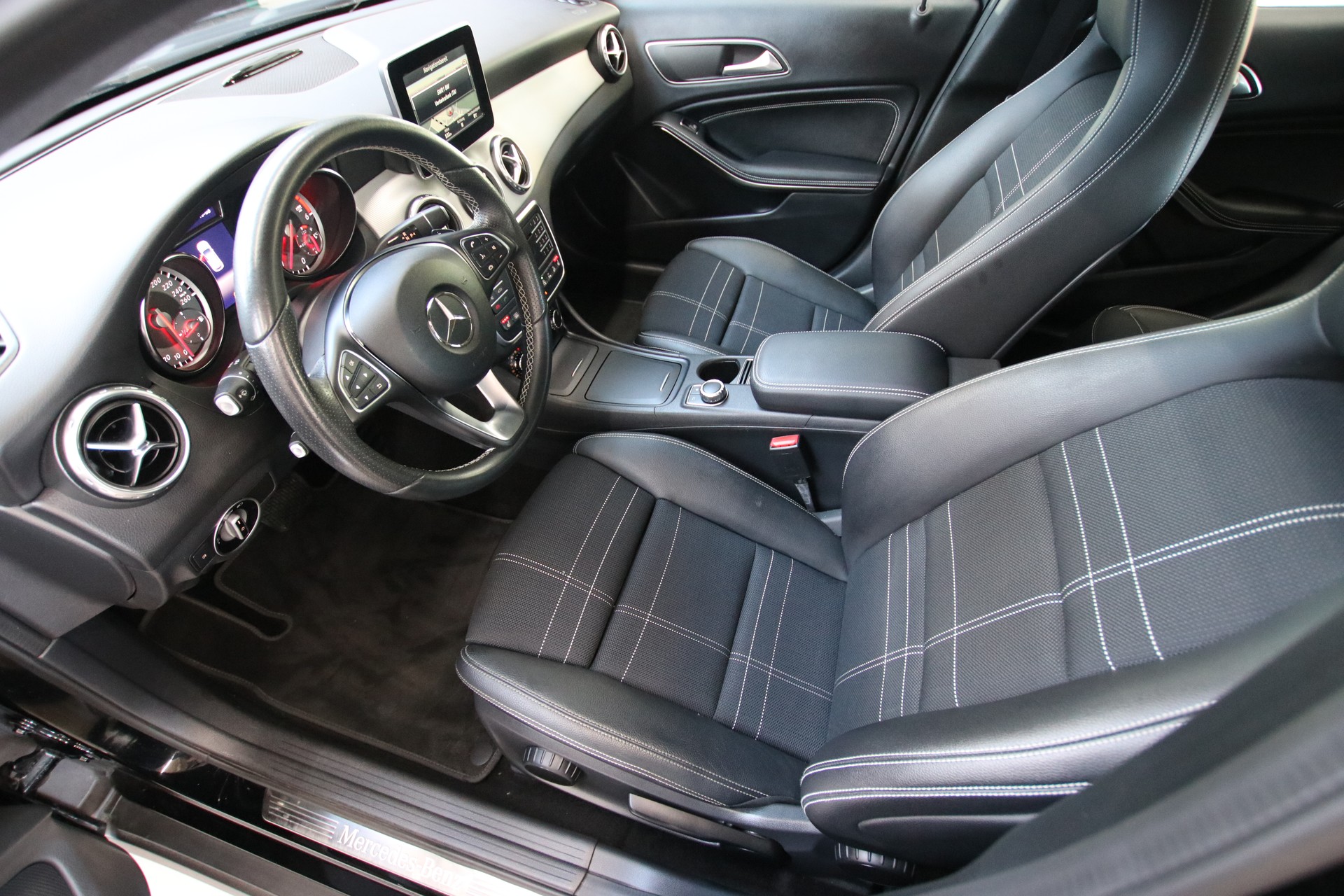 MERCEDES-BENZ GLA 200 CDI Swiss Star Edition Urban 4Matic 7G-DCT-image-11