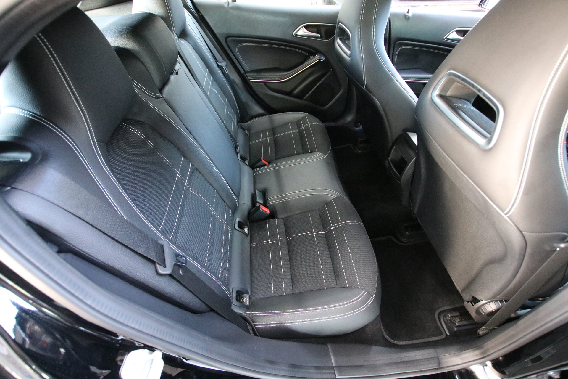 MERCEDES-BENZ GLA 200 CDI Swiss Star Edition Urban 4Matic 7G-DCT-image-14