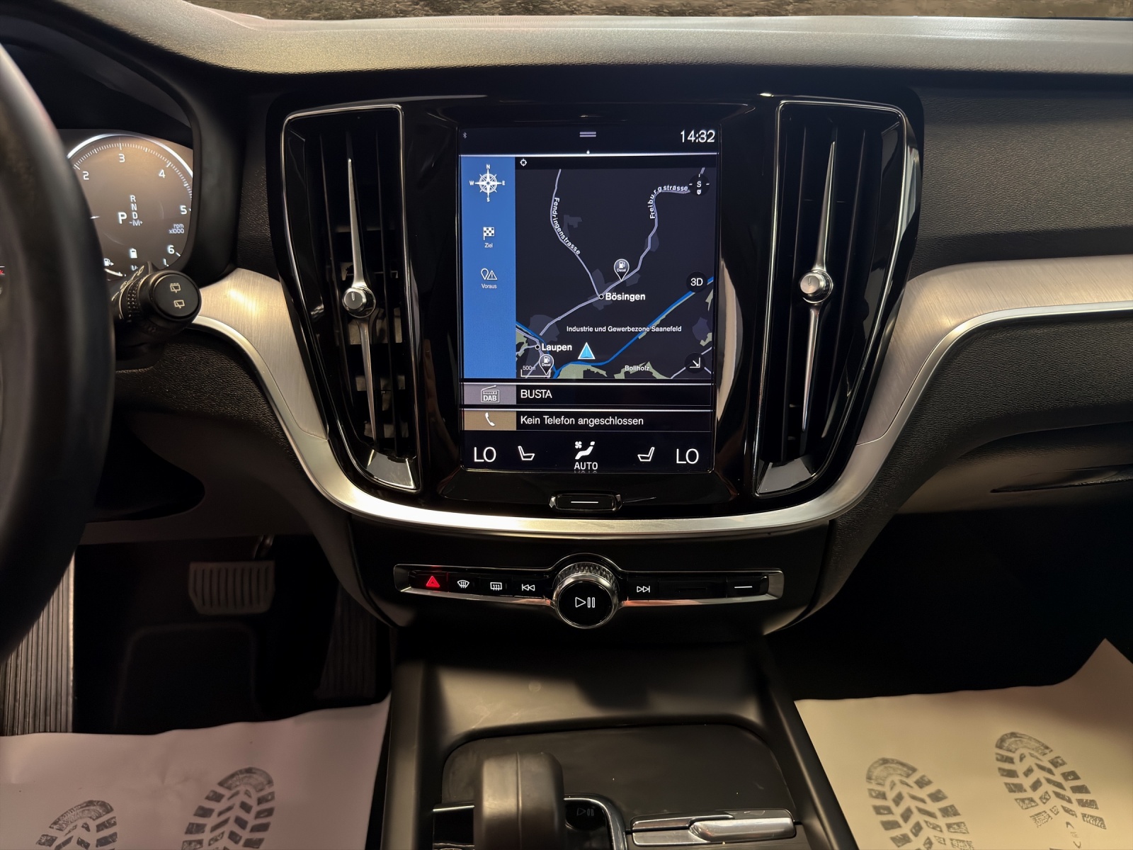 VOLVO XC60 B4 Diesel Mild Hybrid AWD Momentum Geartronic-image-13