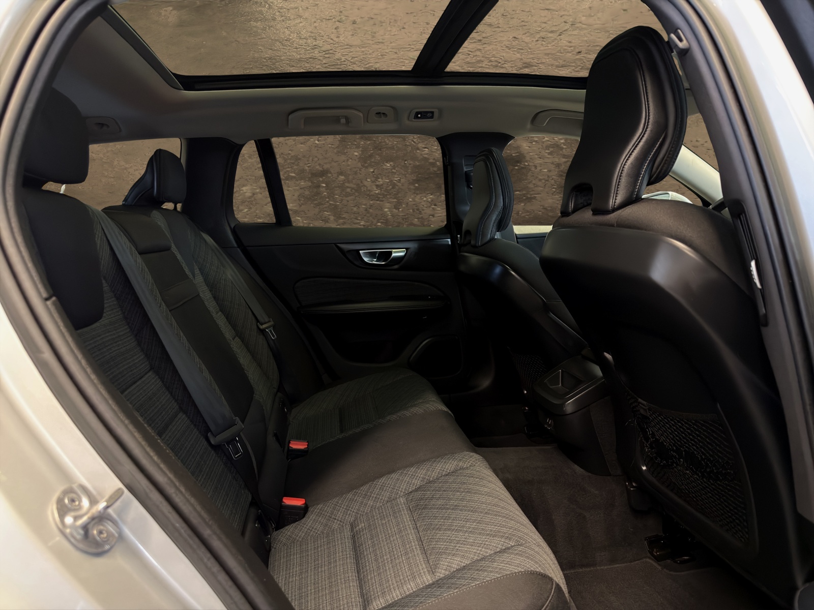 VOLVO XC60 B4 Diesel Mild Hybrid AWD Momentum Geartronic-image-11