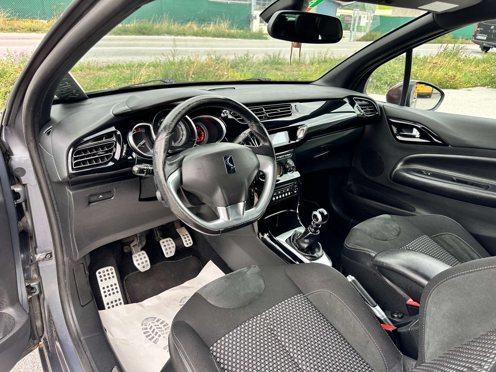 DS AUTOMOBILES DS3 1.6 THP Sport Chic-image-9