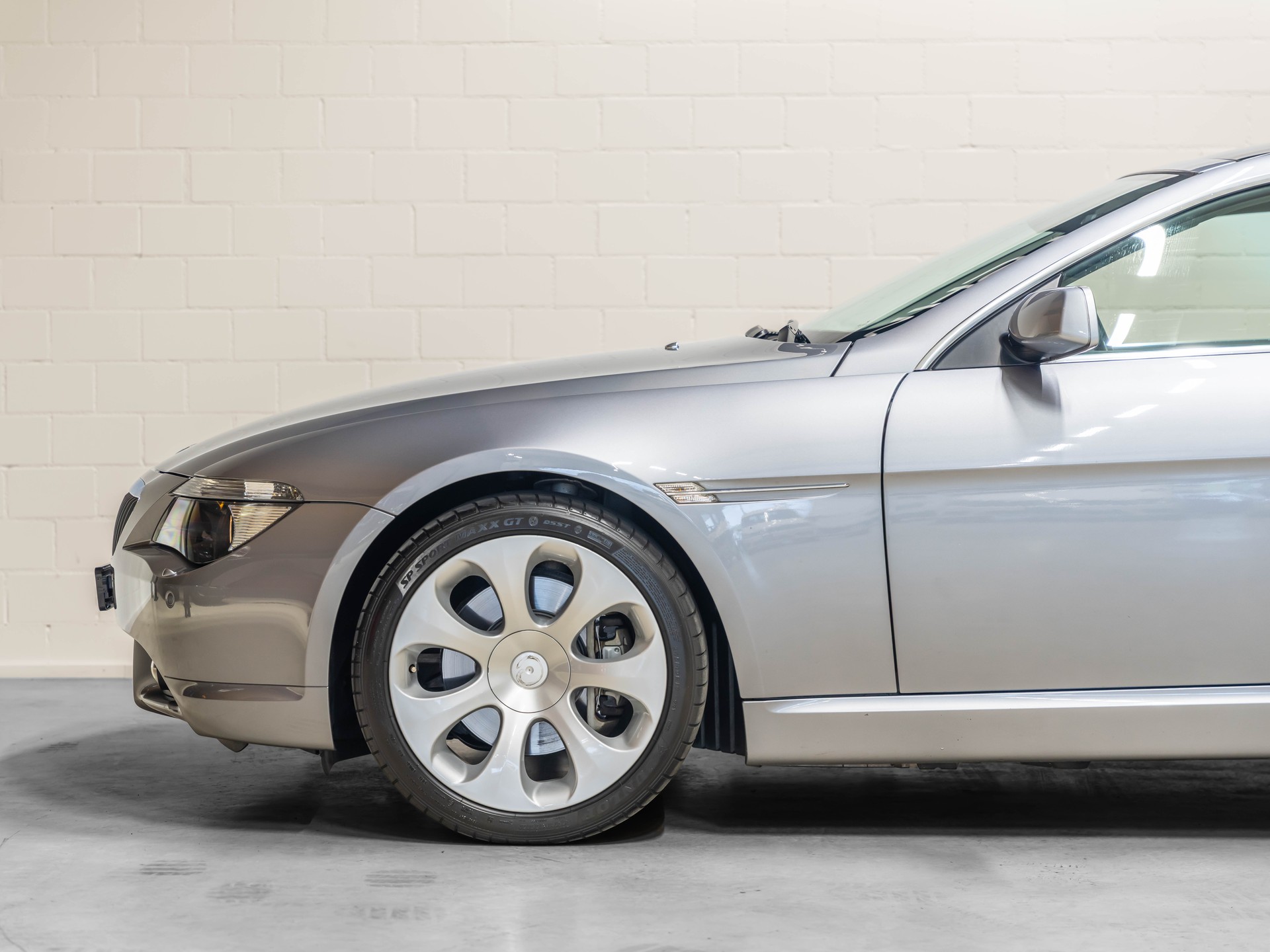 BMW 645i-image-16