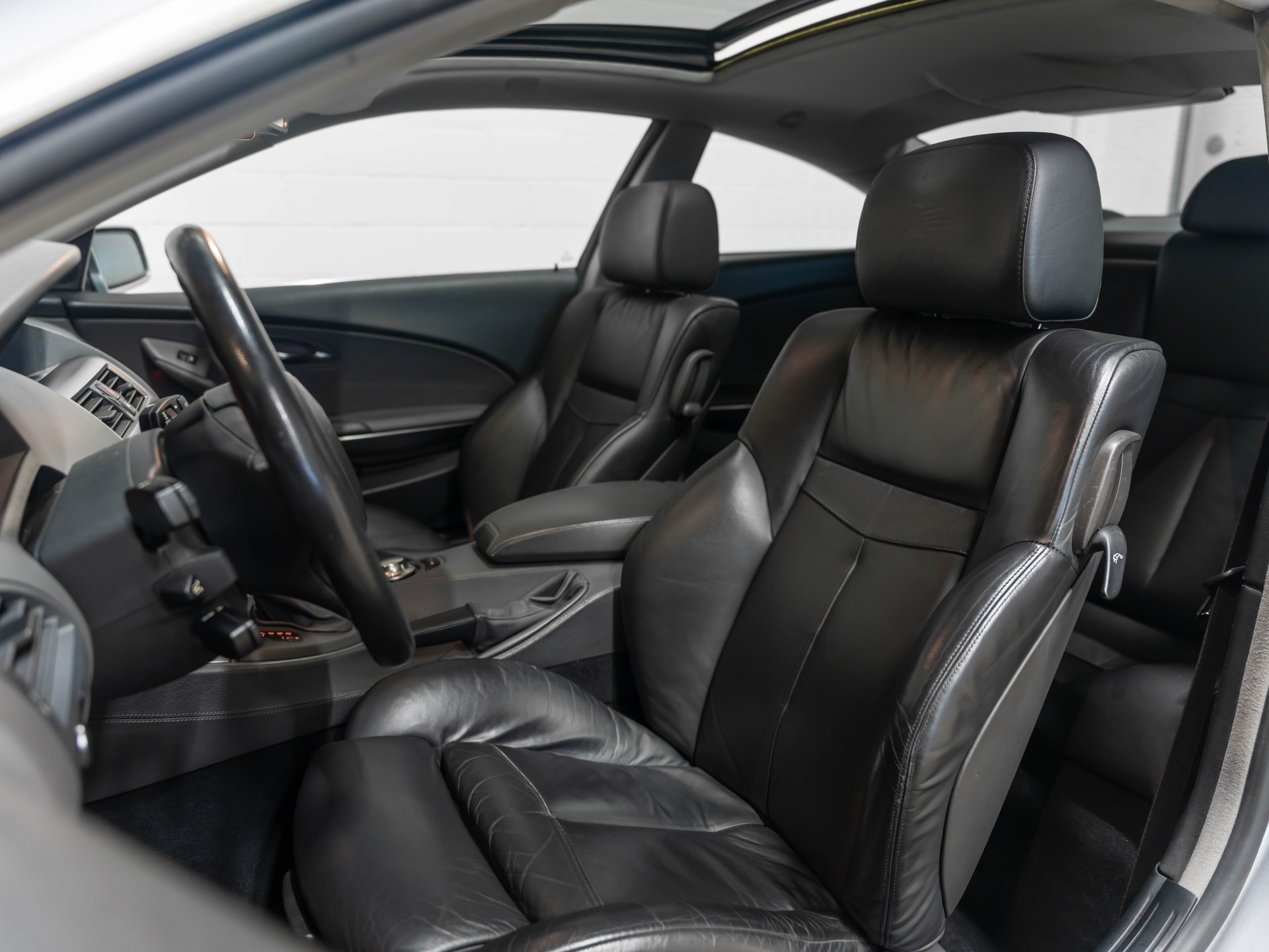 BMW 645i-image-11