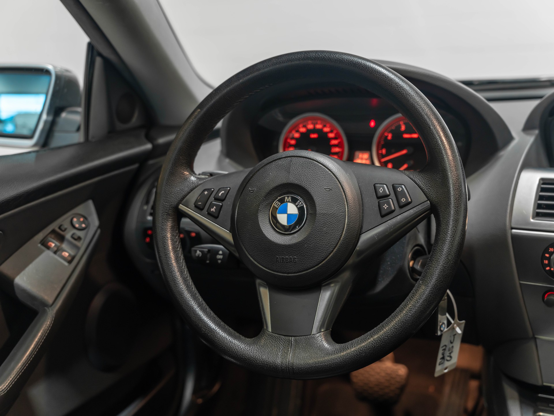 BMW 645i-image-22