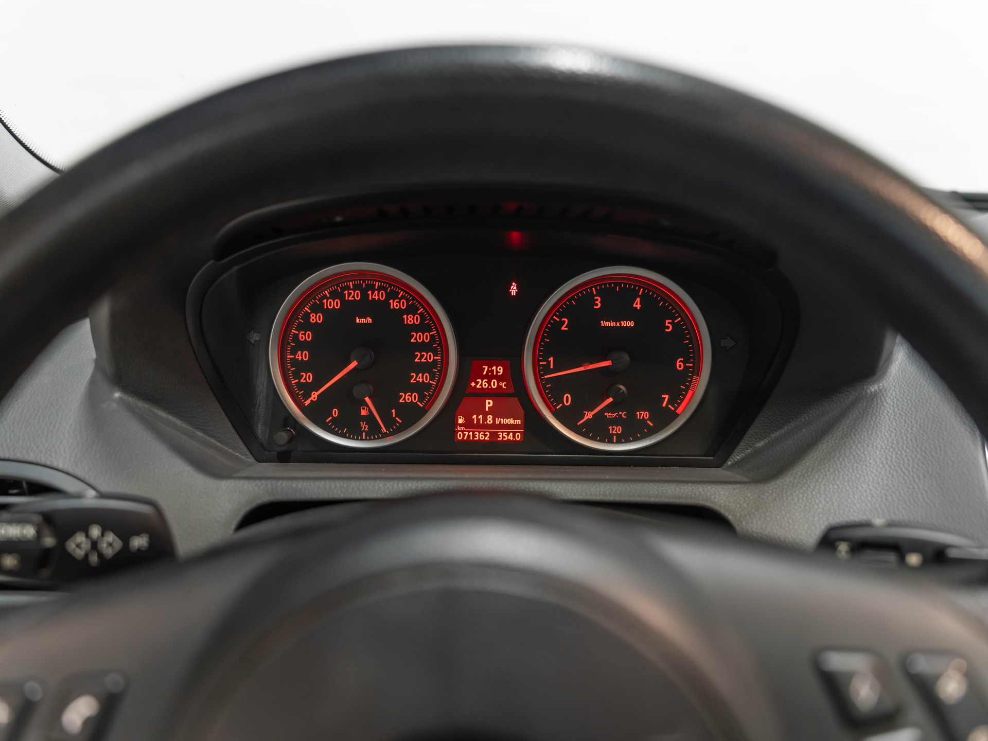 BMW 645i-image-28