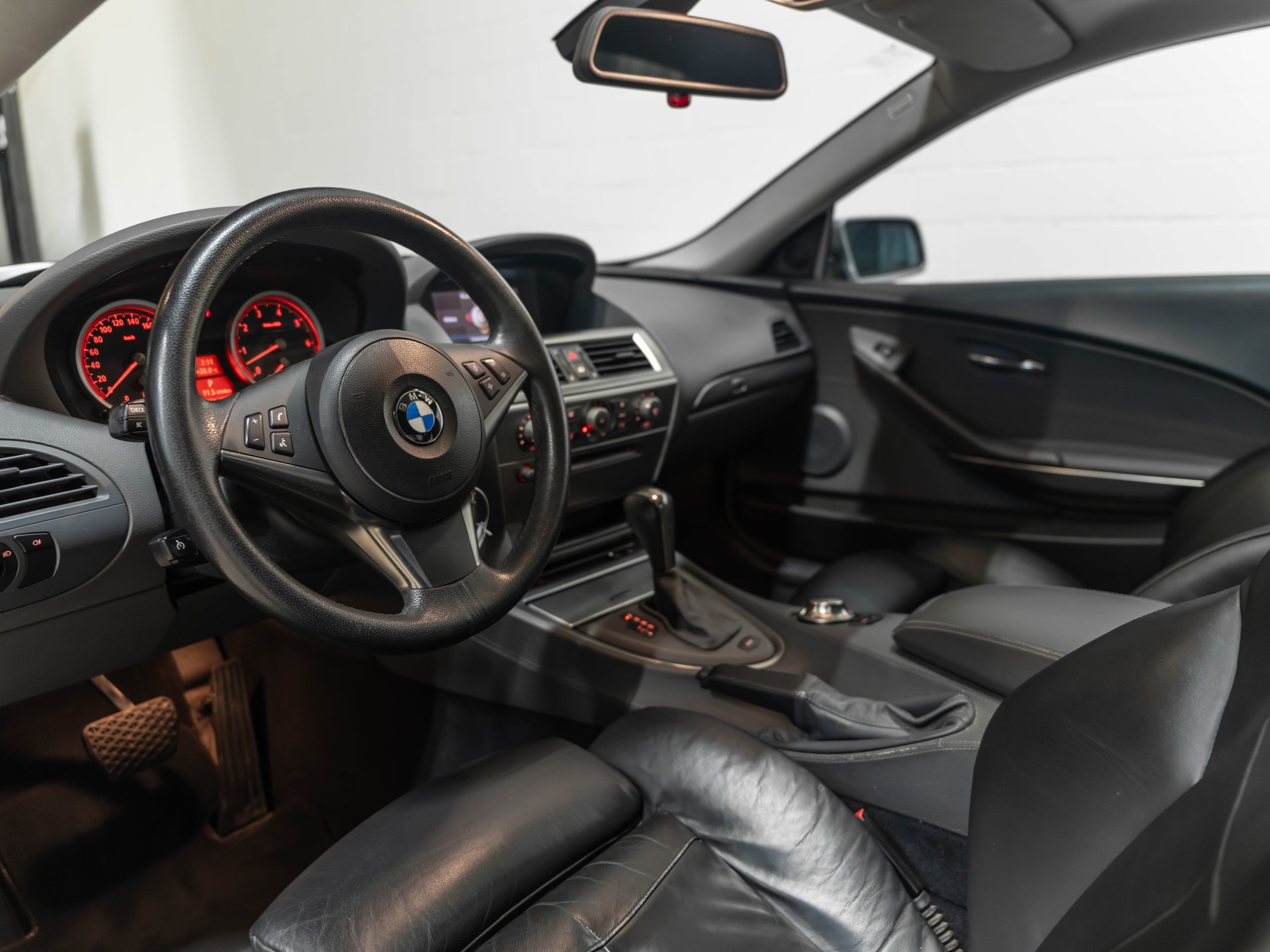 BMW 645i-image-8