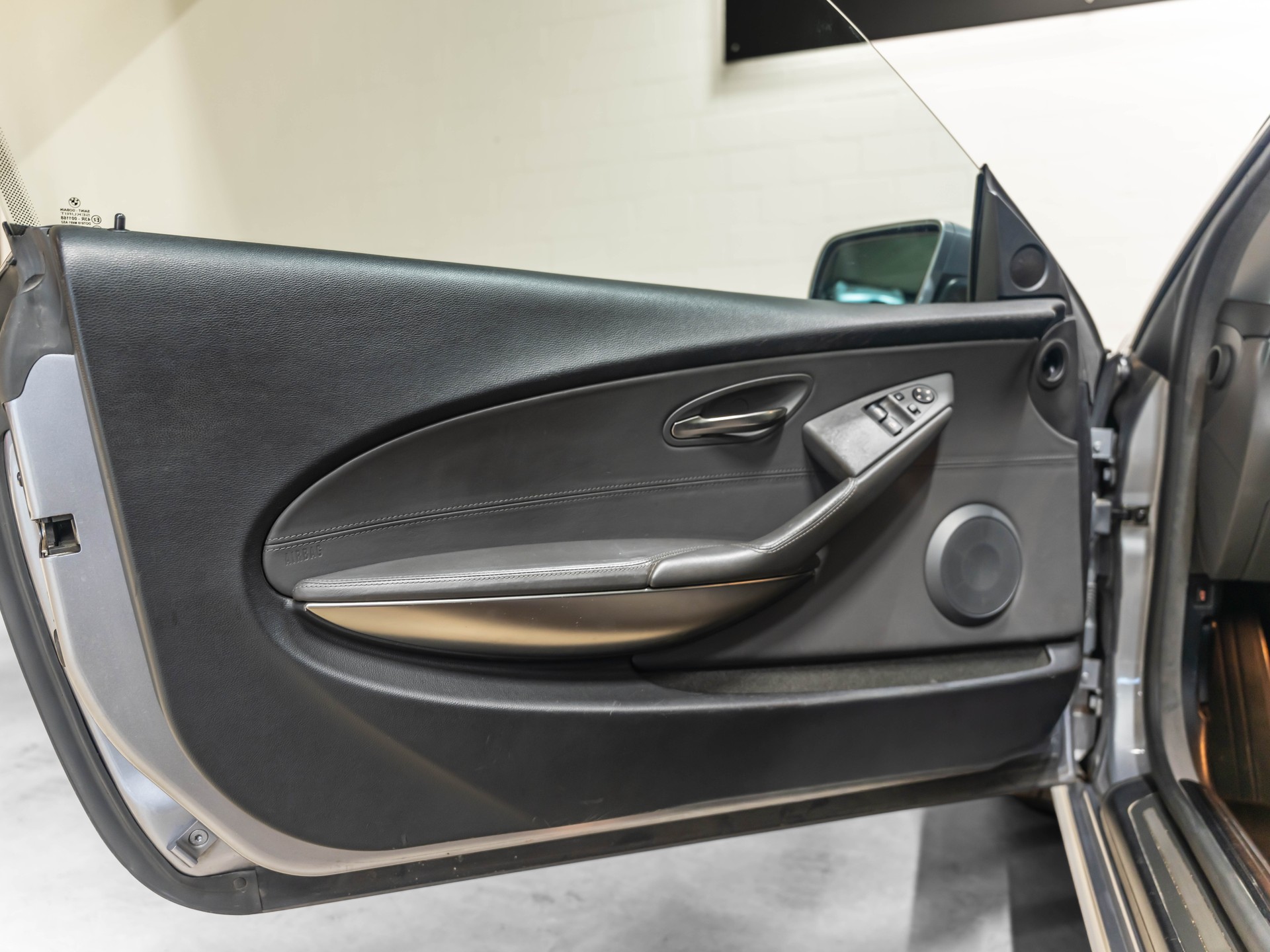 BMW 645i-image-26