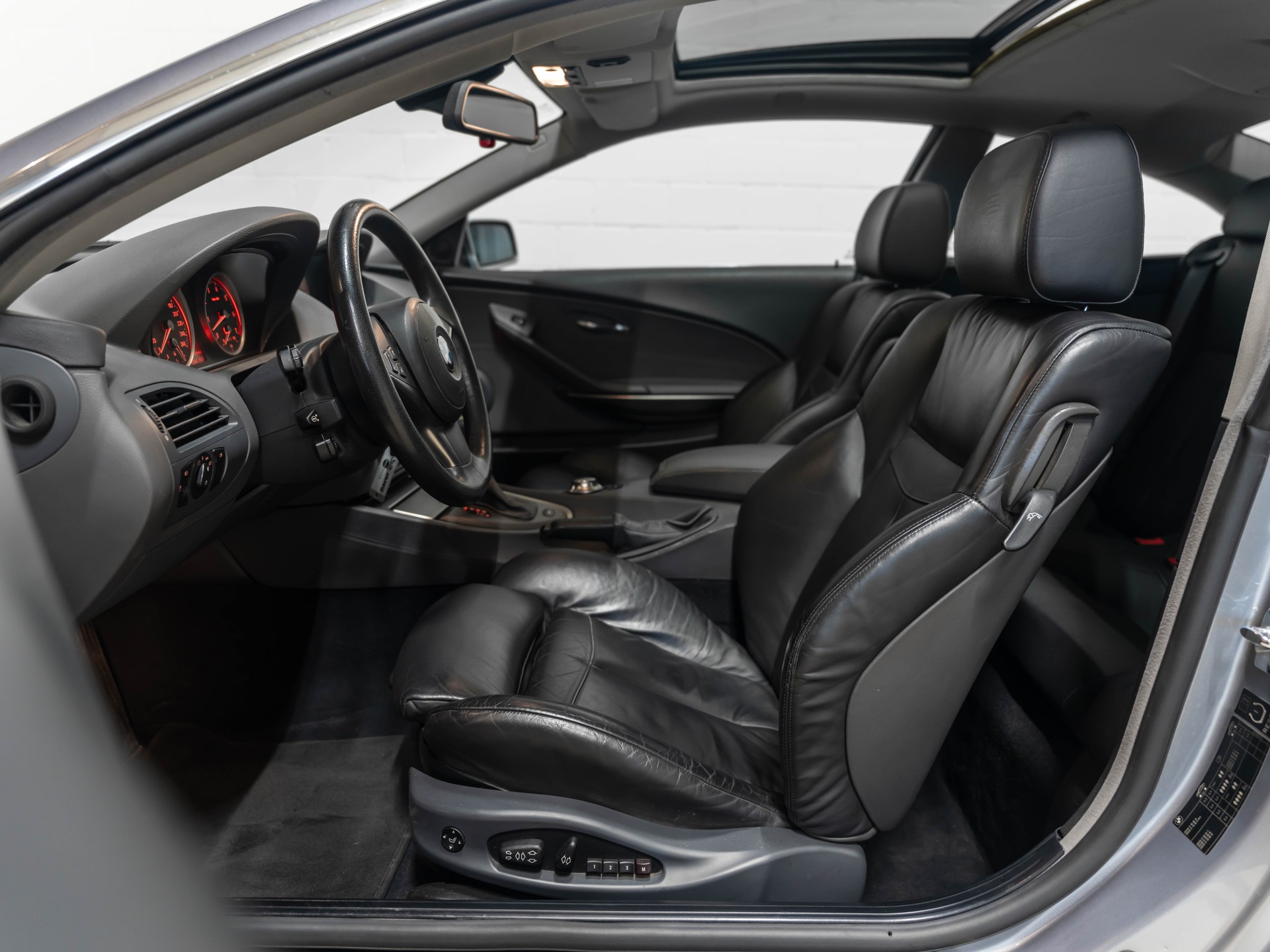 BMW 645i-image-10