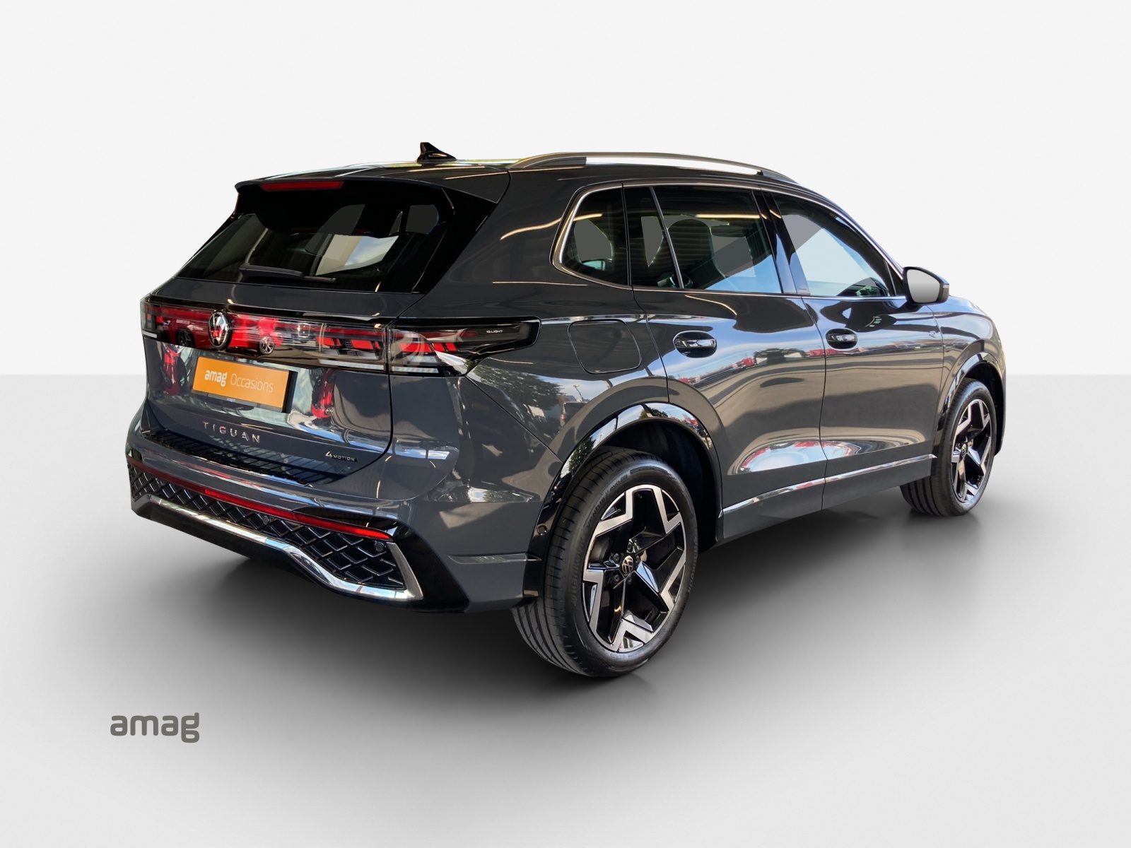 VW Tiguan 2.0 TSI DSG R-Line 4Motion-image-4