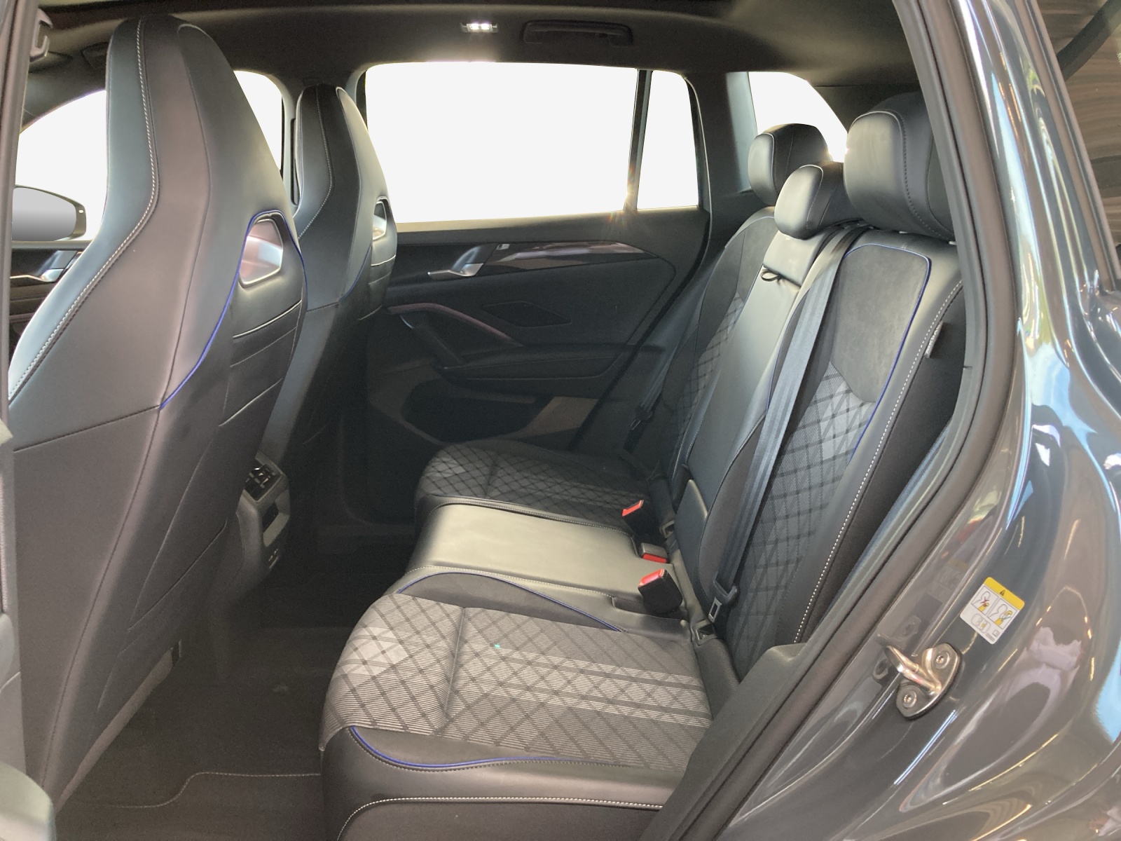 VW Tiguan 2.0 TSI DSG R-Line 4Motion-image-11