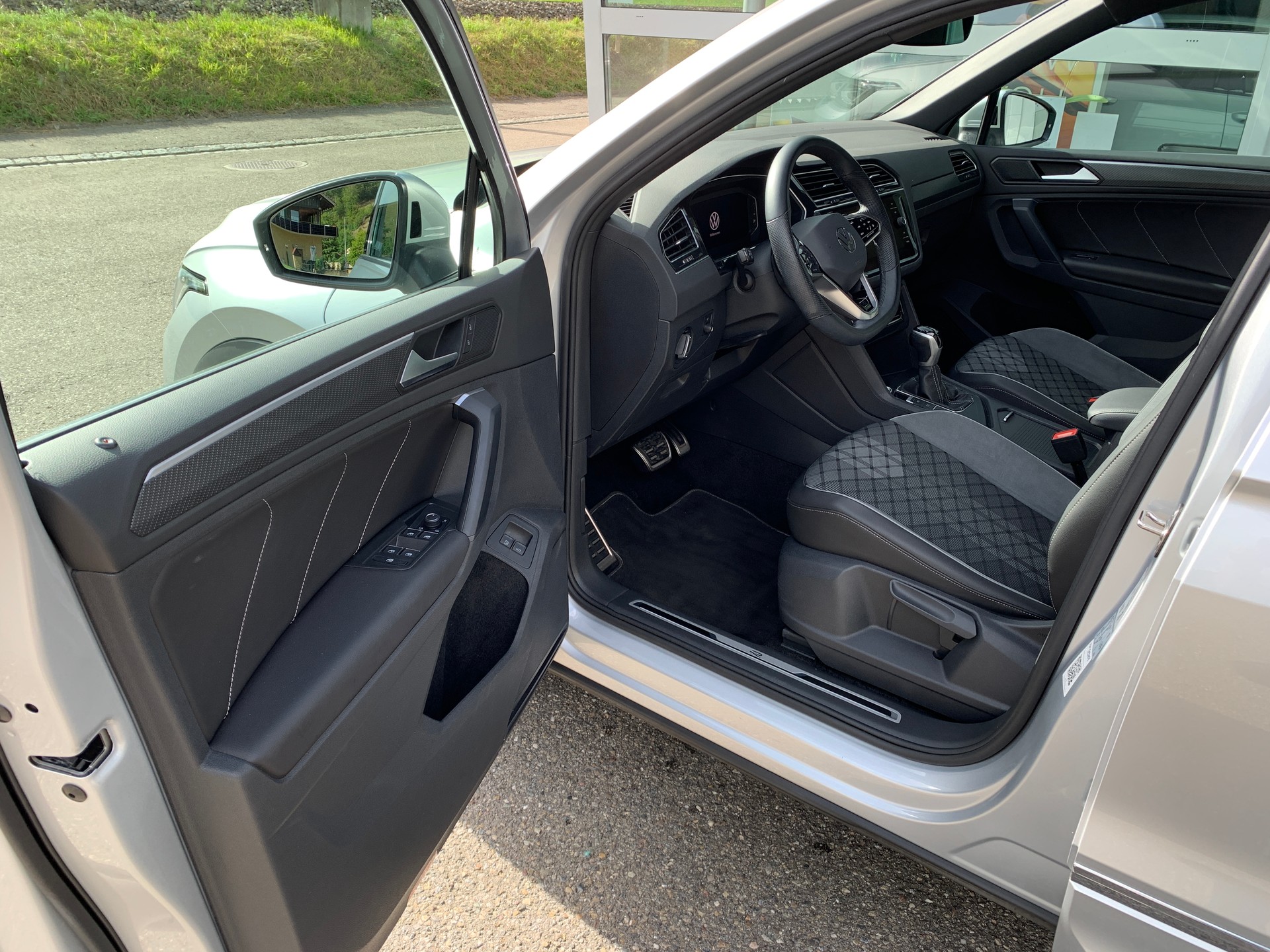 VW Tiguan 1.4TSI PHEV R-Line DSG-image-7