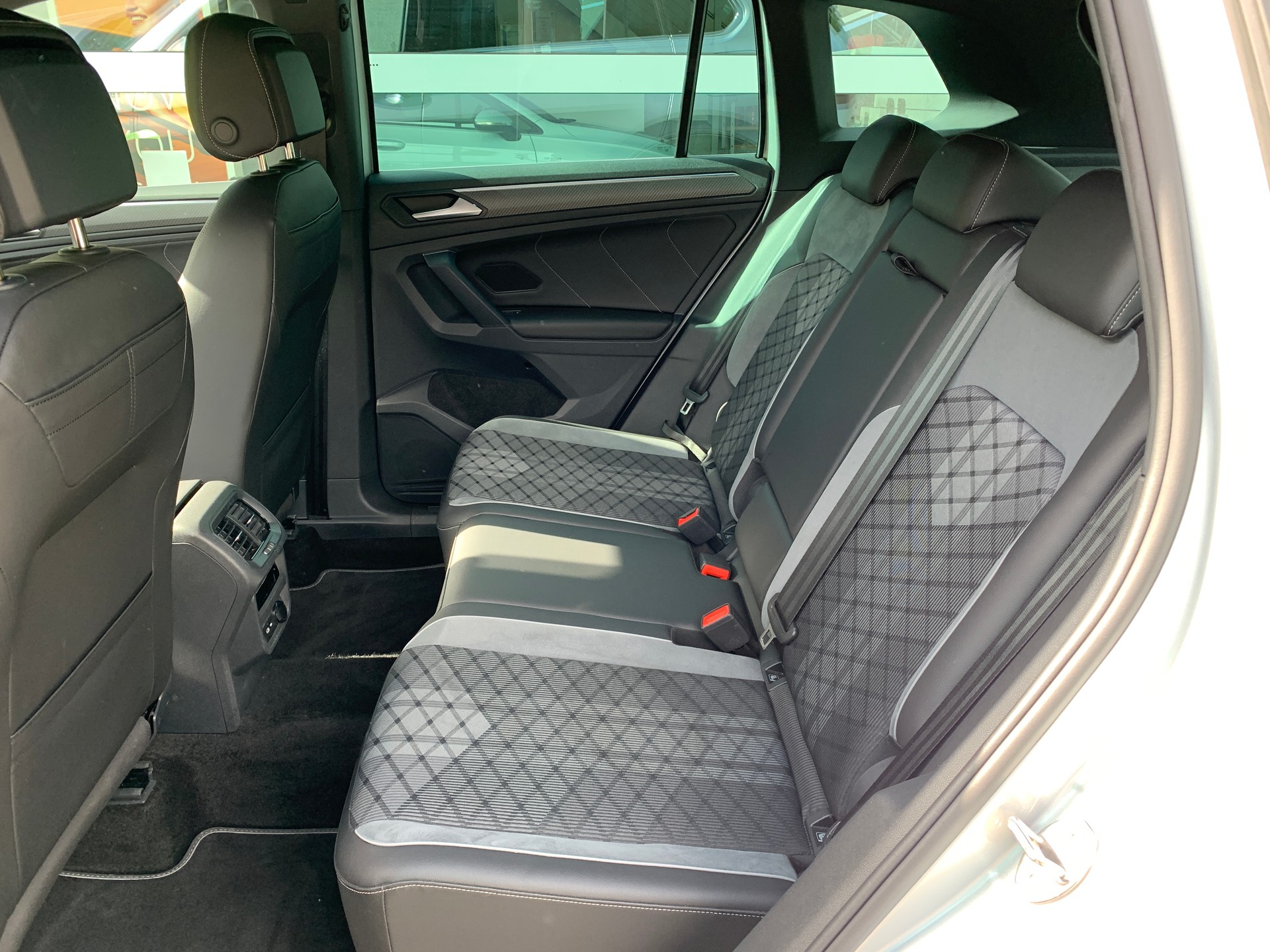 VW Tiguan 1.4TSI PHEV R-Line DSG-image-15