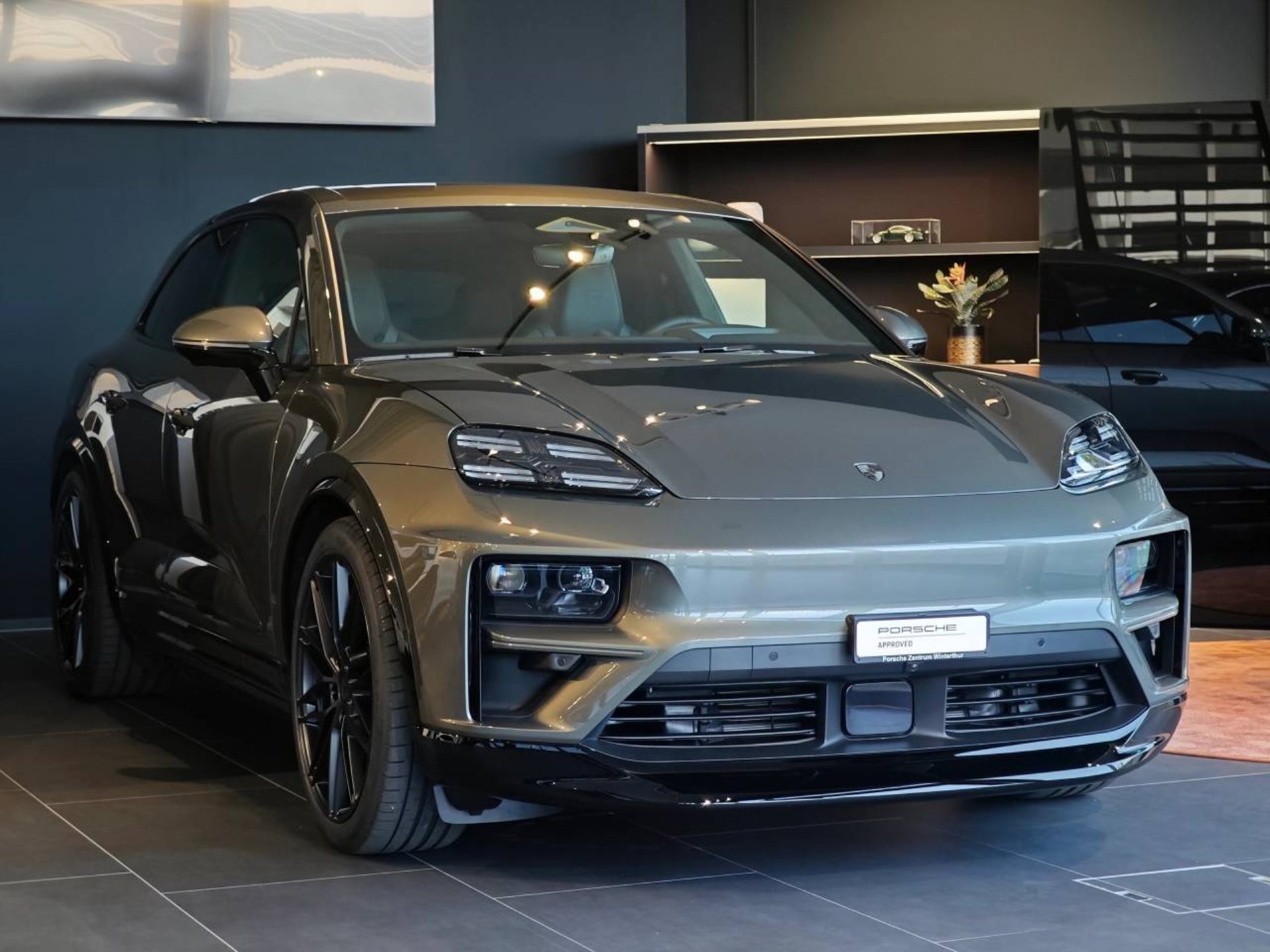 PORSCHE Macan Turbo-image-7