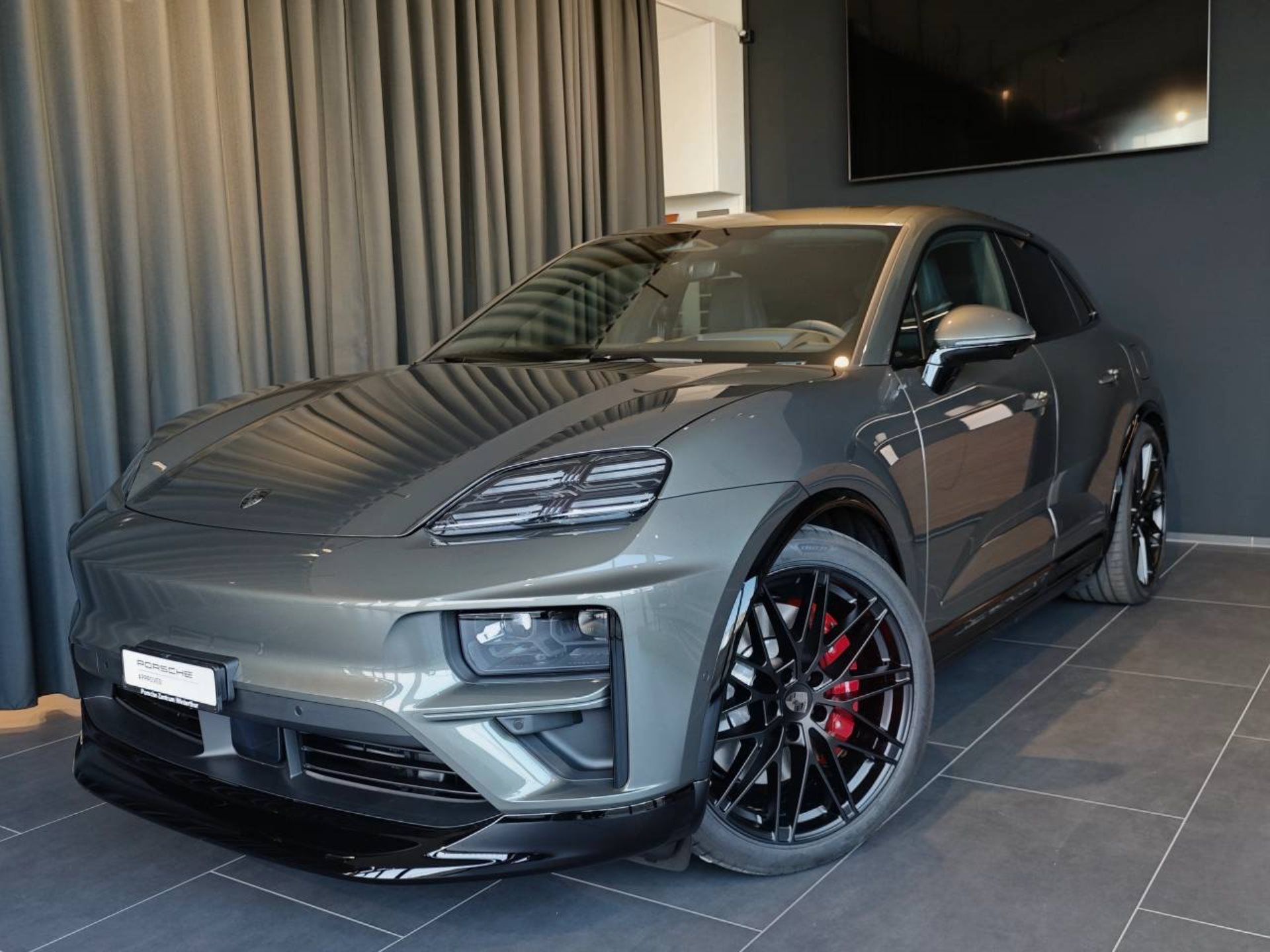PORSCHE Macan Turbo-image-0