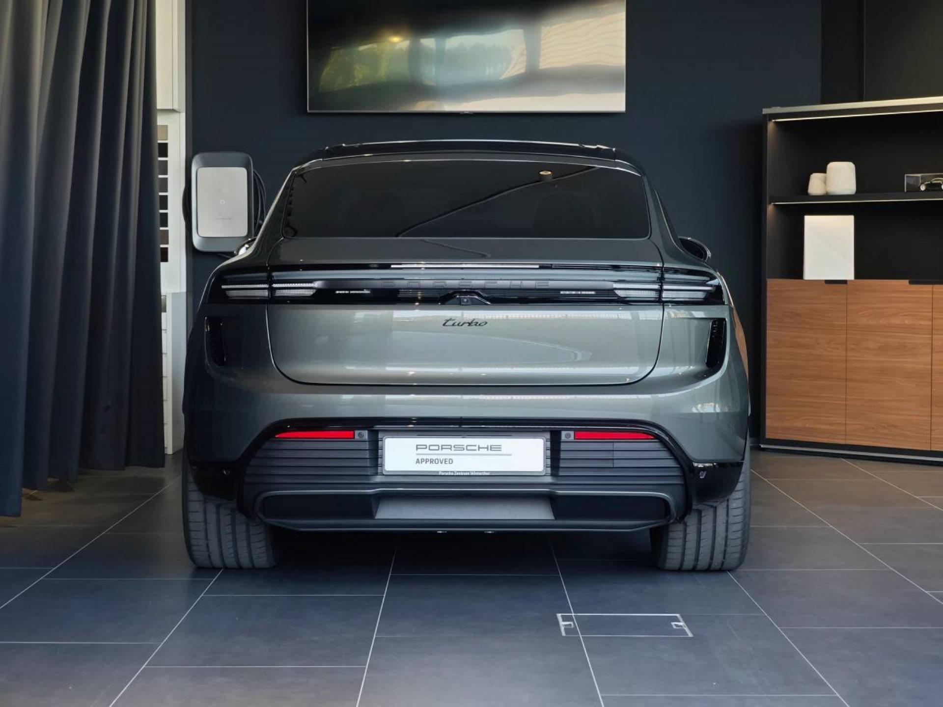 PORSCHE Macan Turbo-image-10