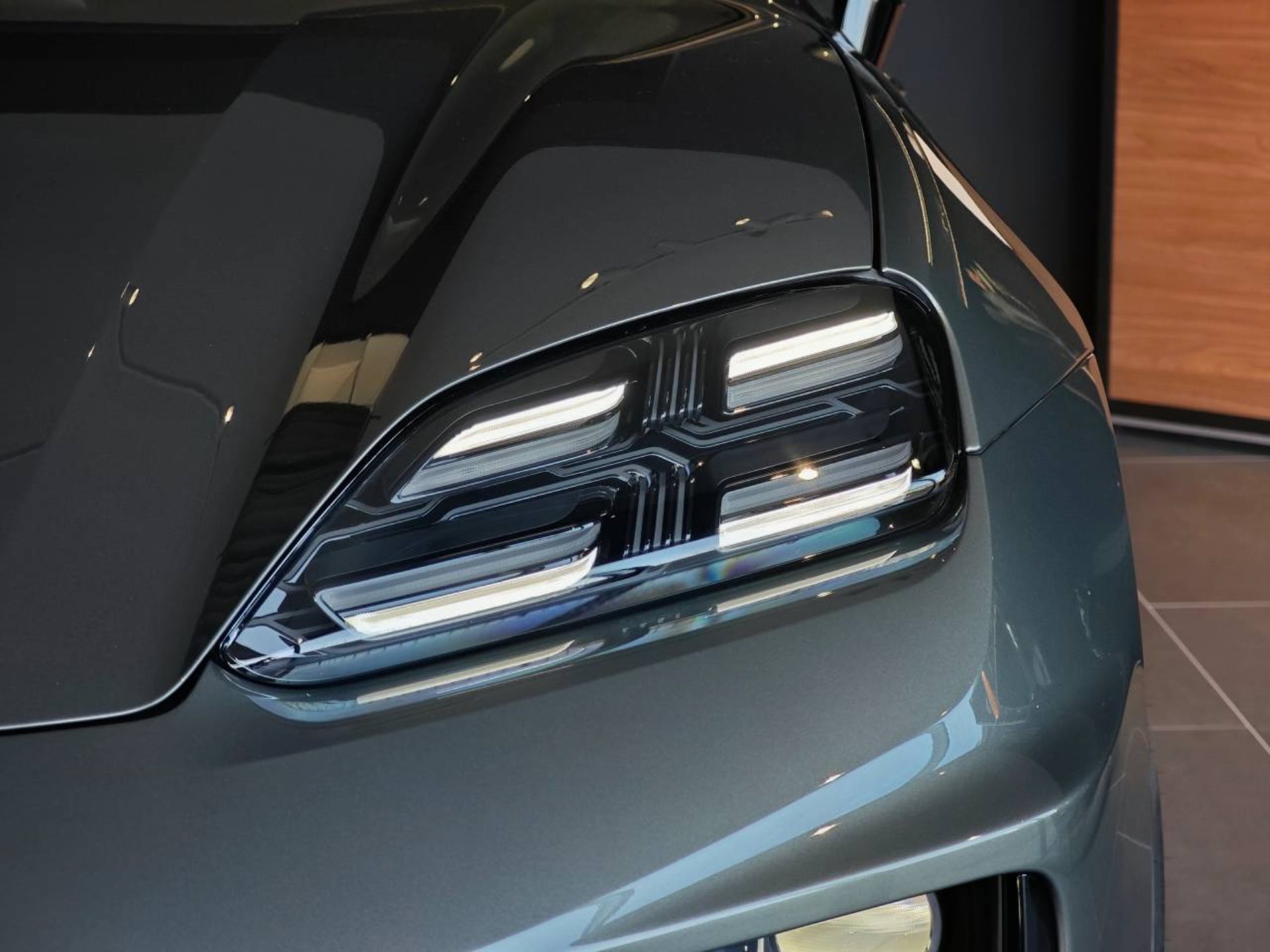 PORSCHE Macan Turbo-image-8