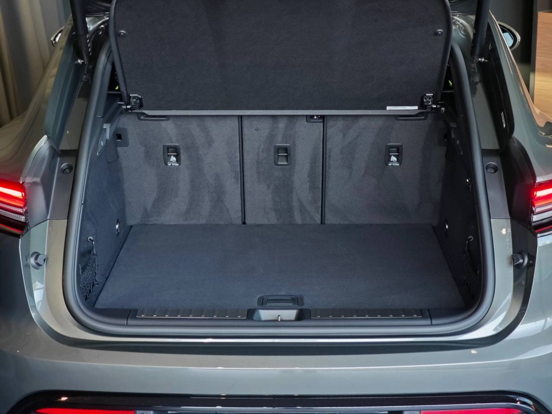 PORSCHE Macan Turbo-image-25