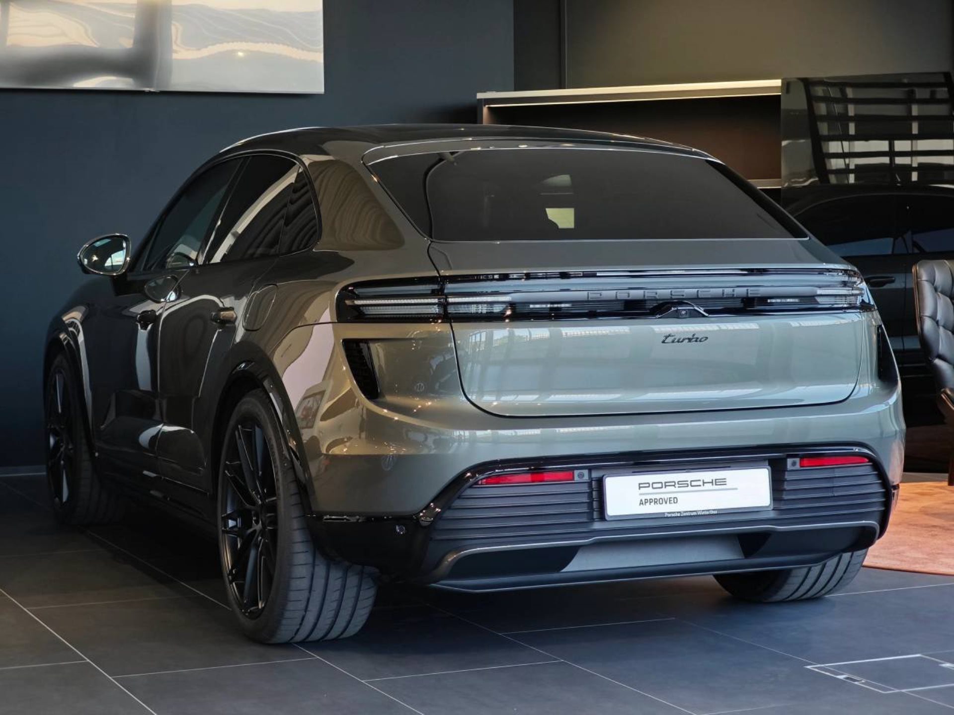 PORSCHE Macan Turbo-image-9