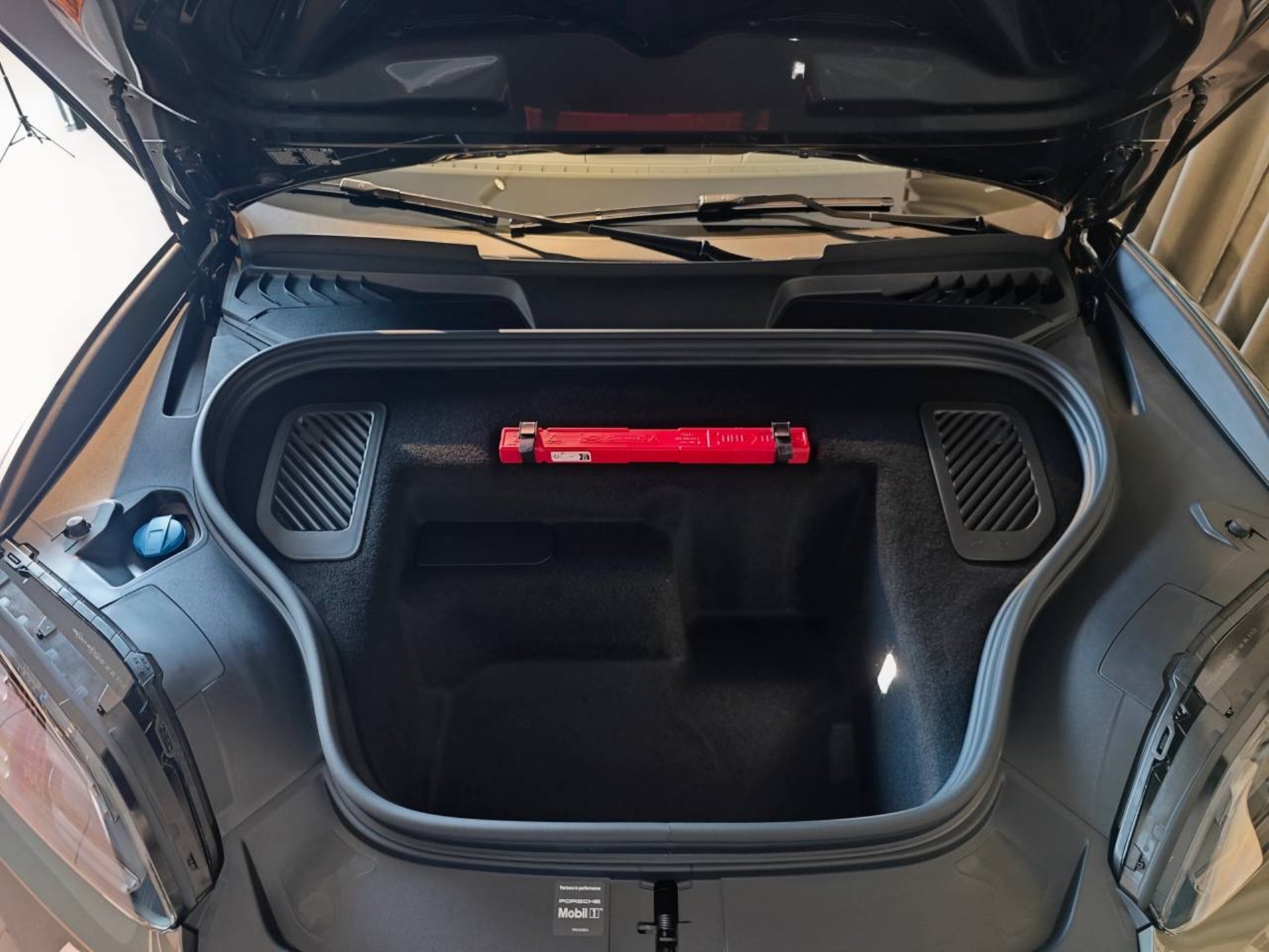 PORSCHE Macan Turbo-image-24