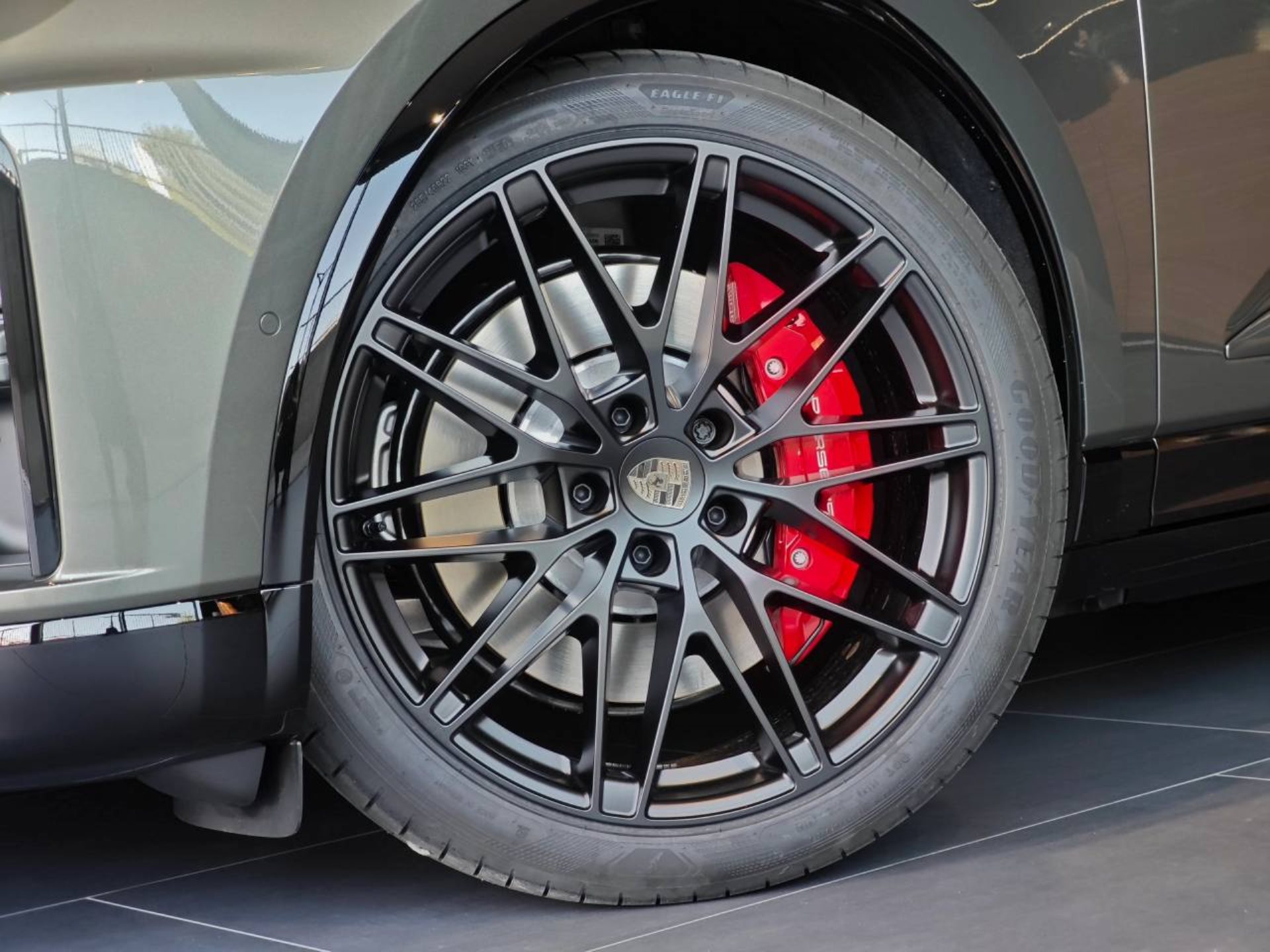 PORSCHE Macan Turbo-image-29