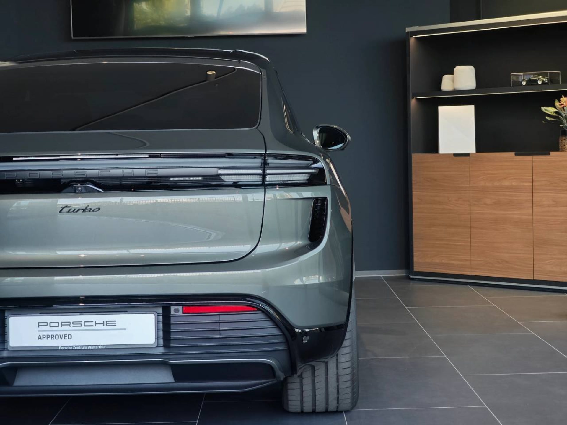 PORSCHE Macan Turbo-image-11