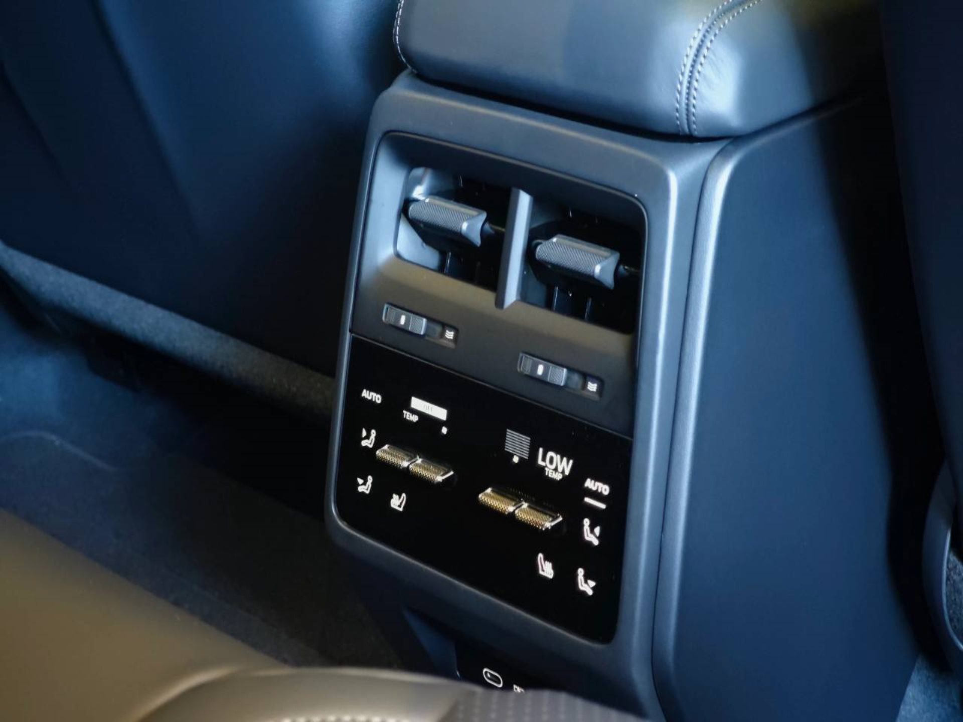 PORSCHE Macan Turbo-image-20